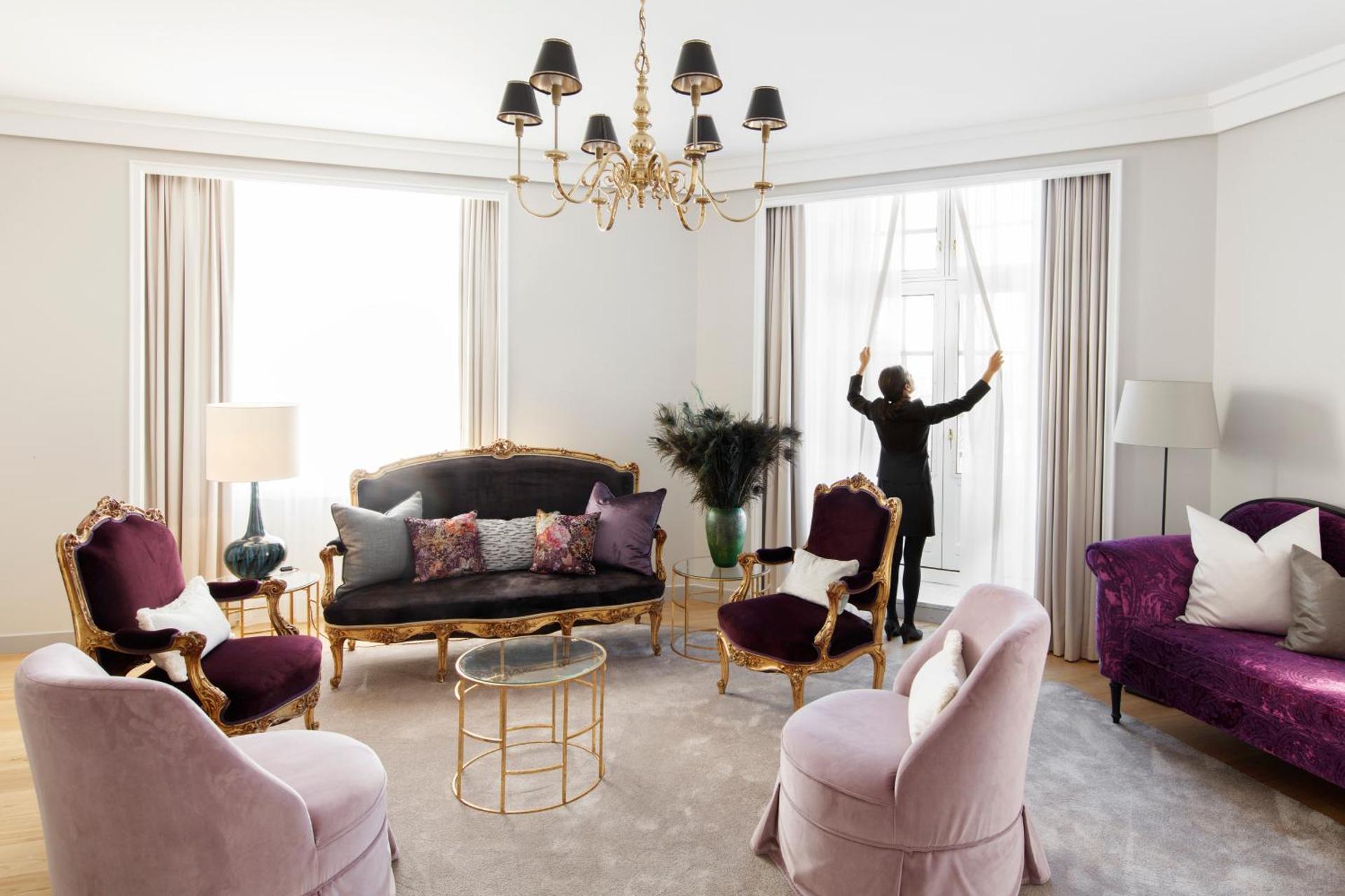 Communal lounge/ TV room