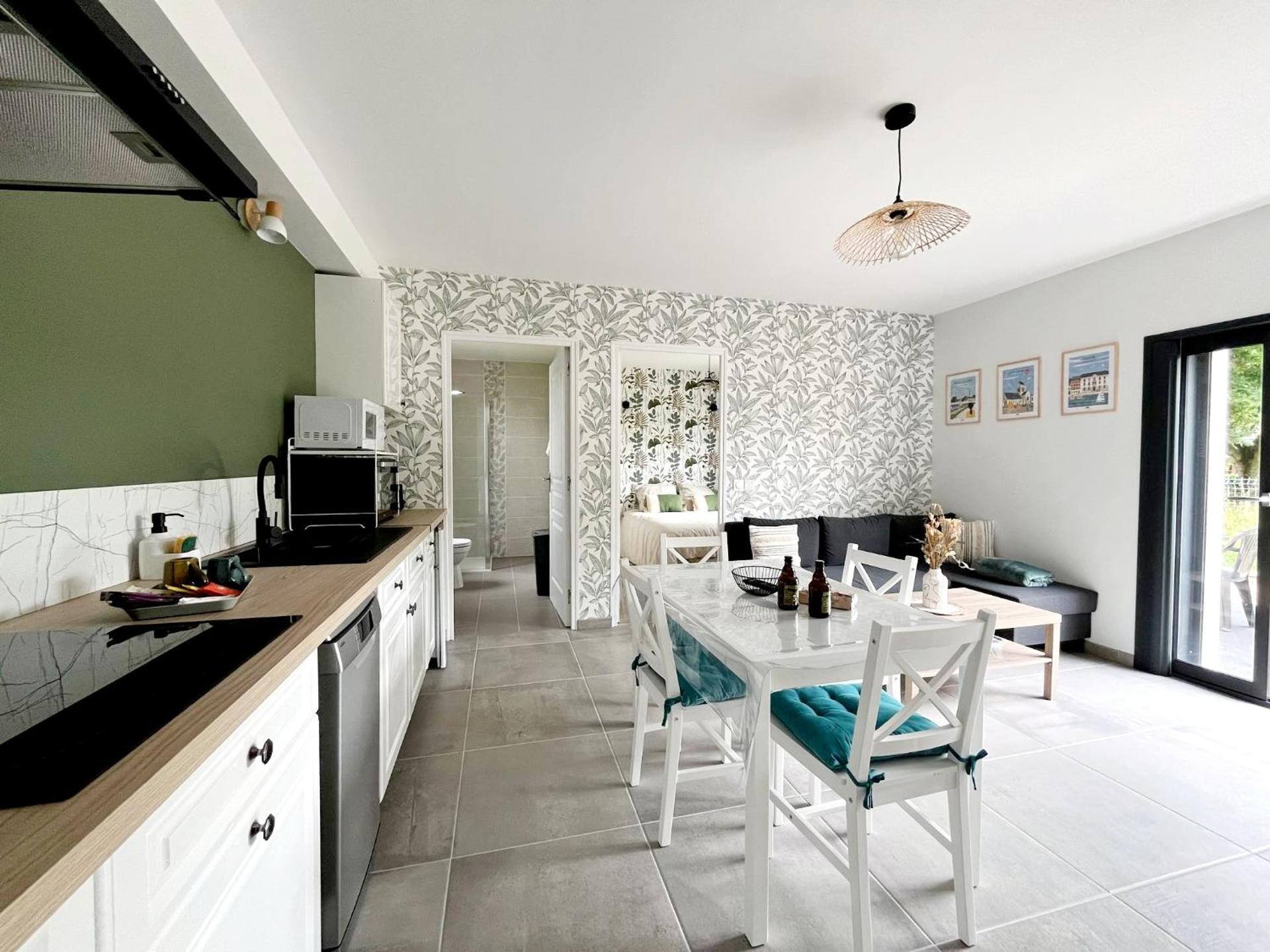 Kitchen or kitchenette