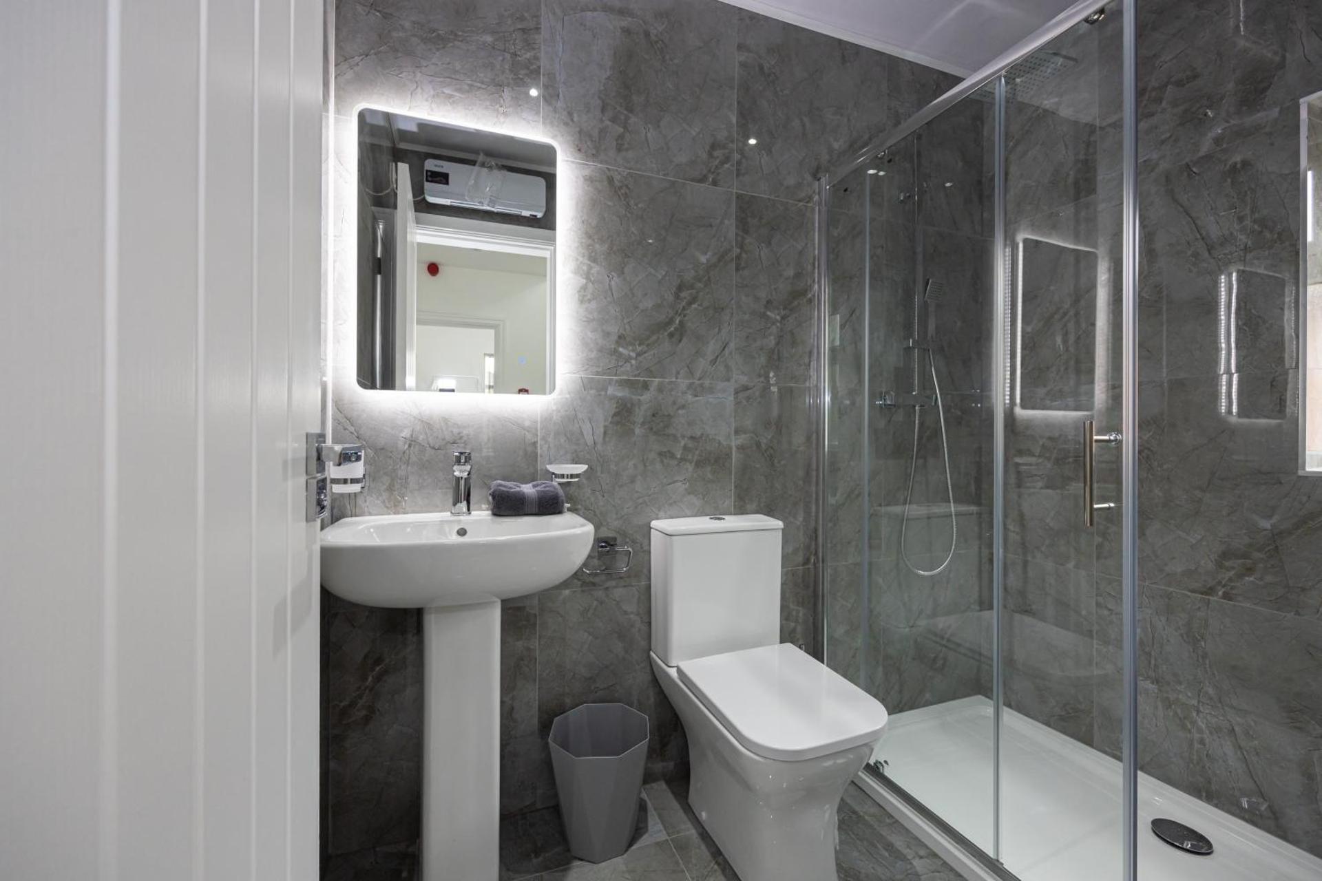 The Kent- Luxury Rooms