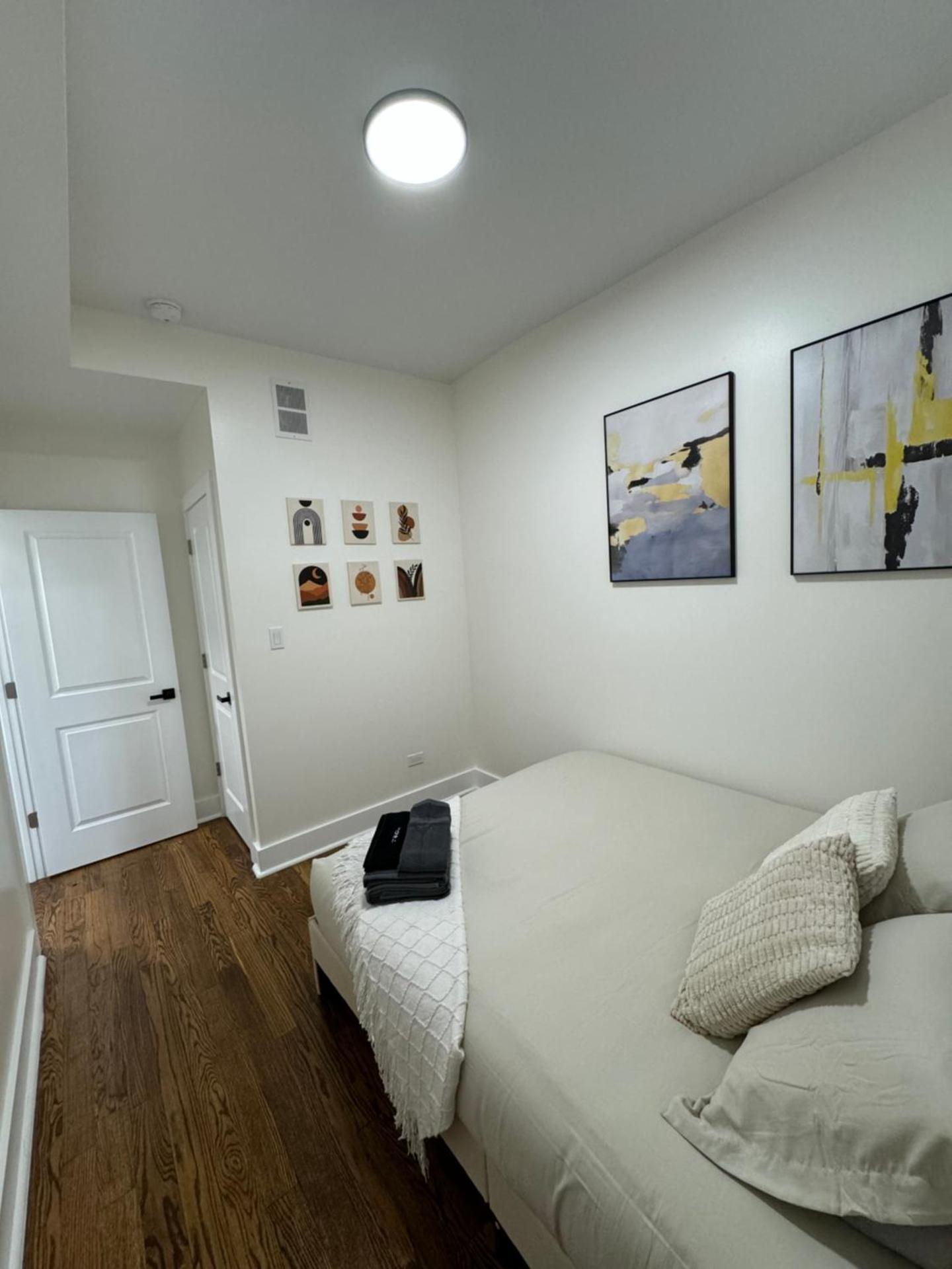 Chic Euro City Getaway- Close to Downtown