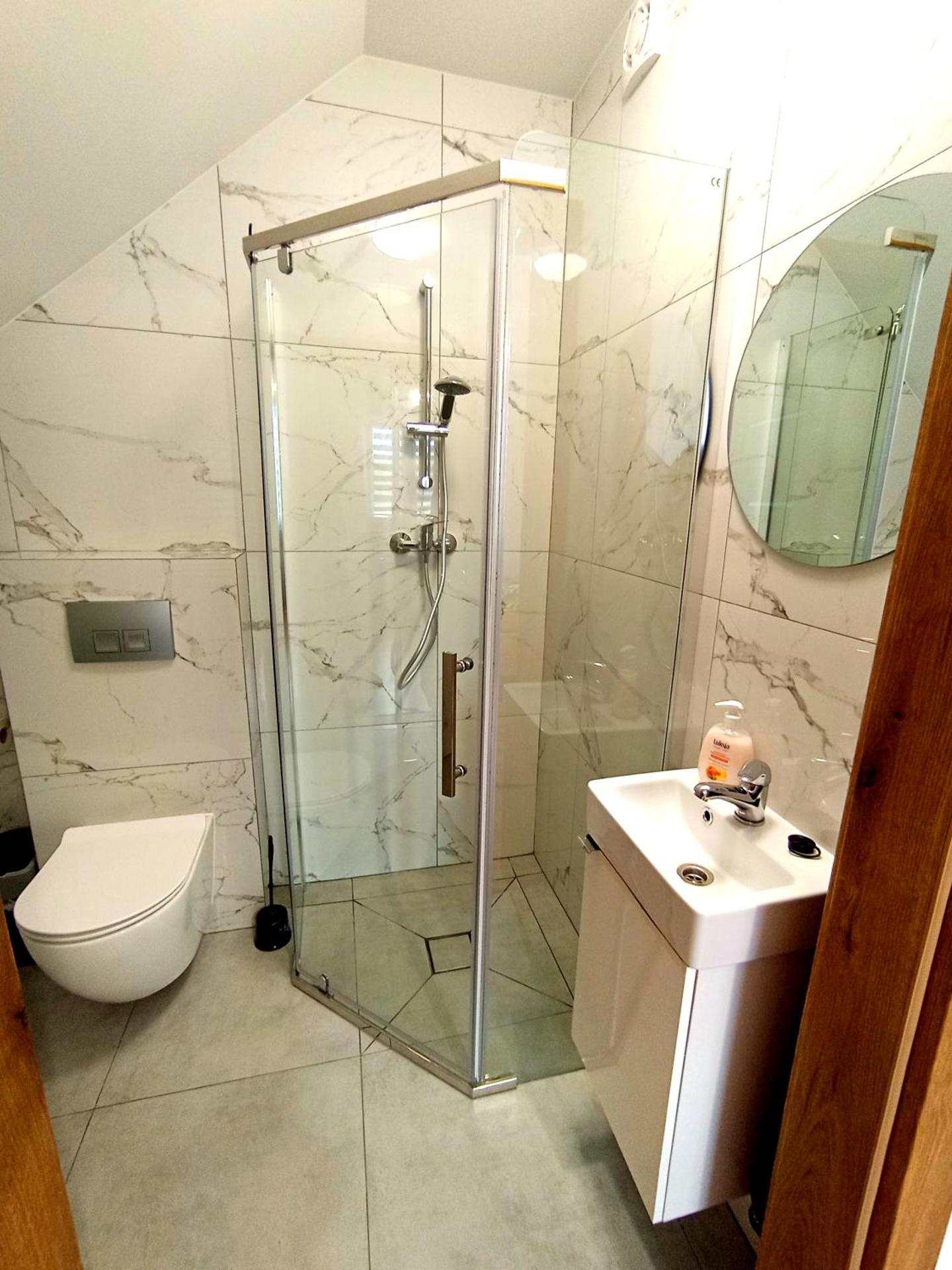 POKOJE NA CYPELKU NAD 5 JEZIORAMi