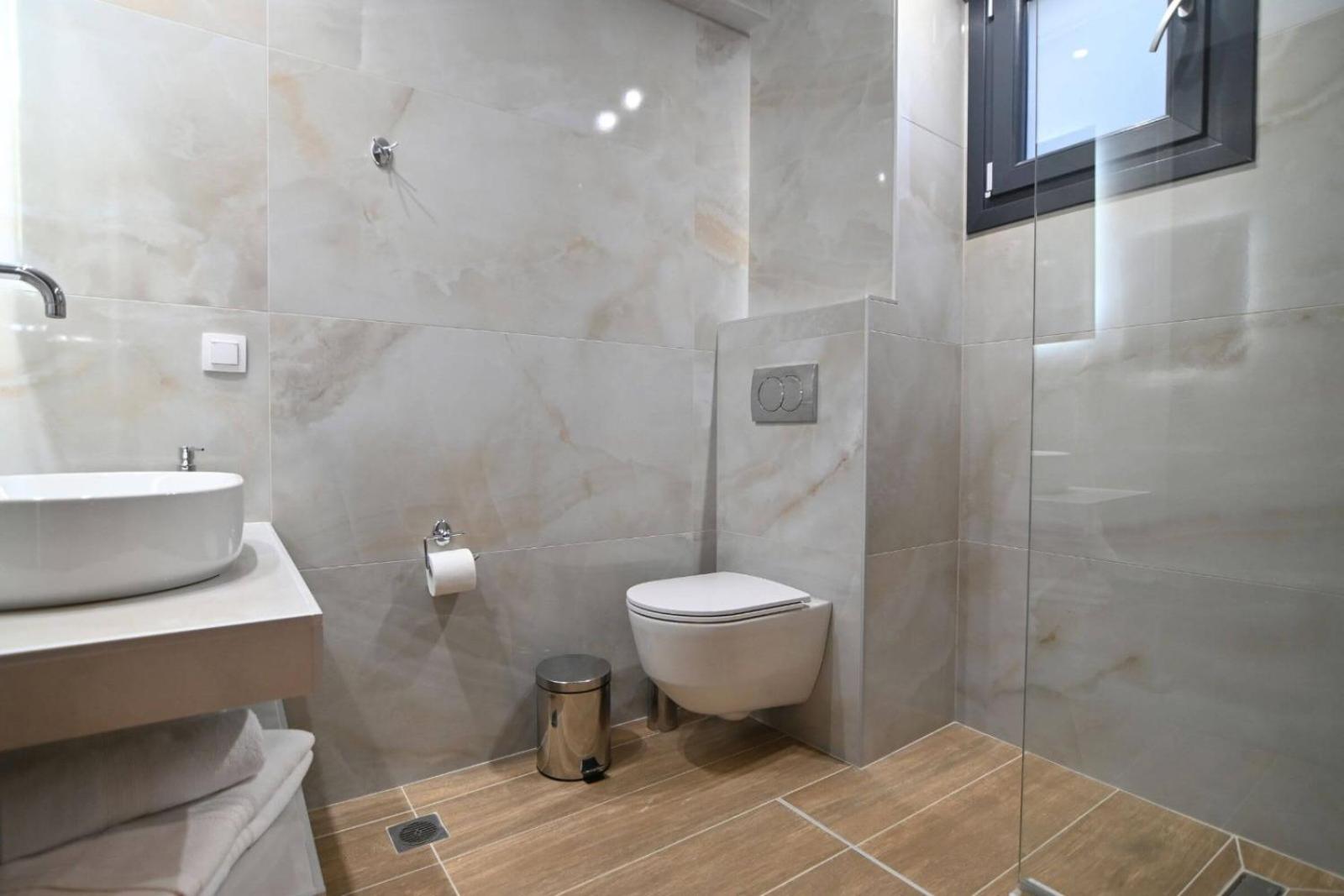 TRES V Suites & Apartments