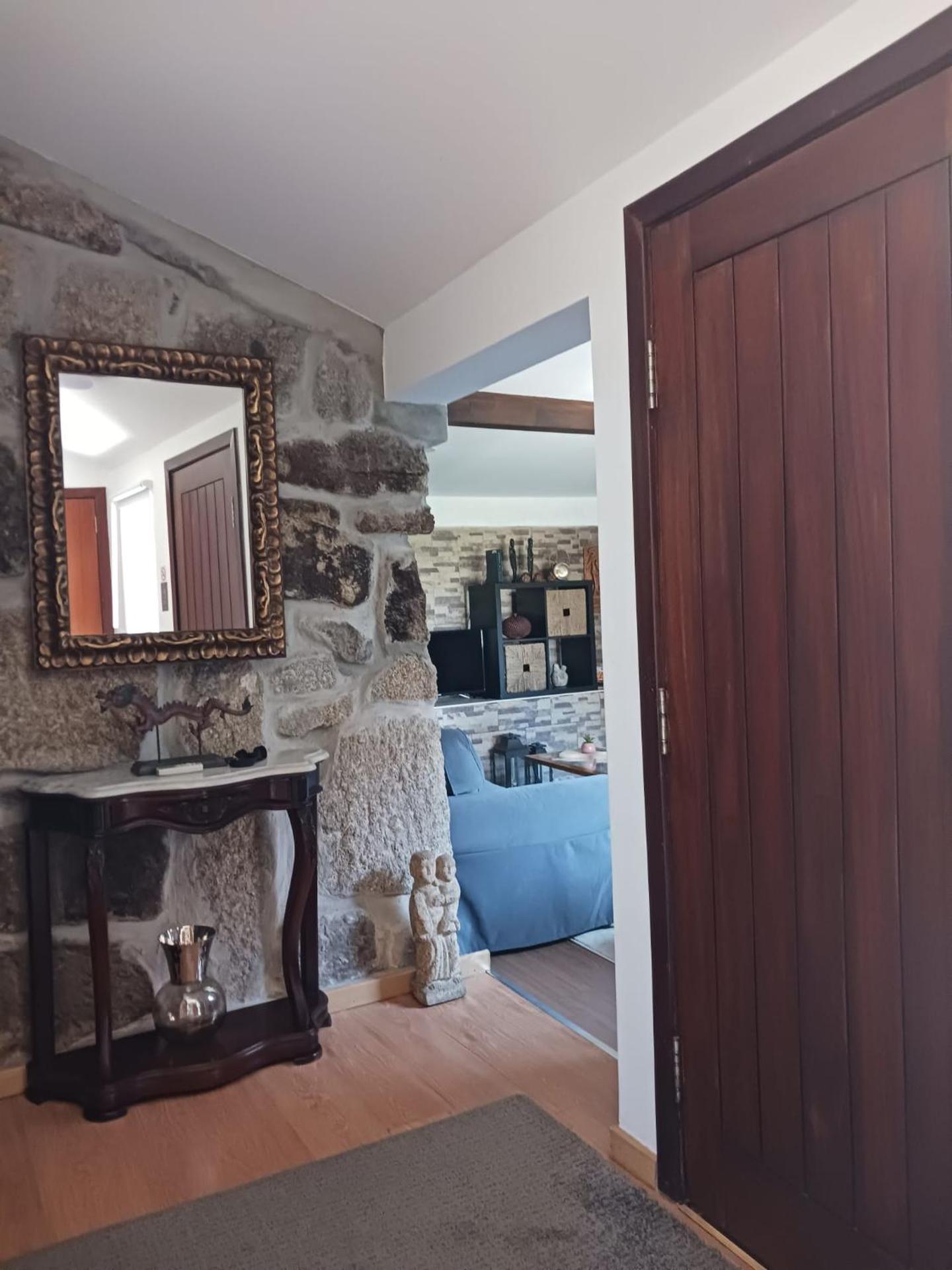 Pequena Casa rústica com piscina