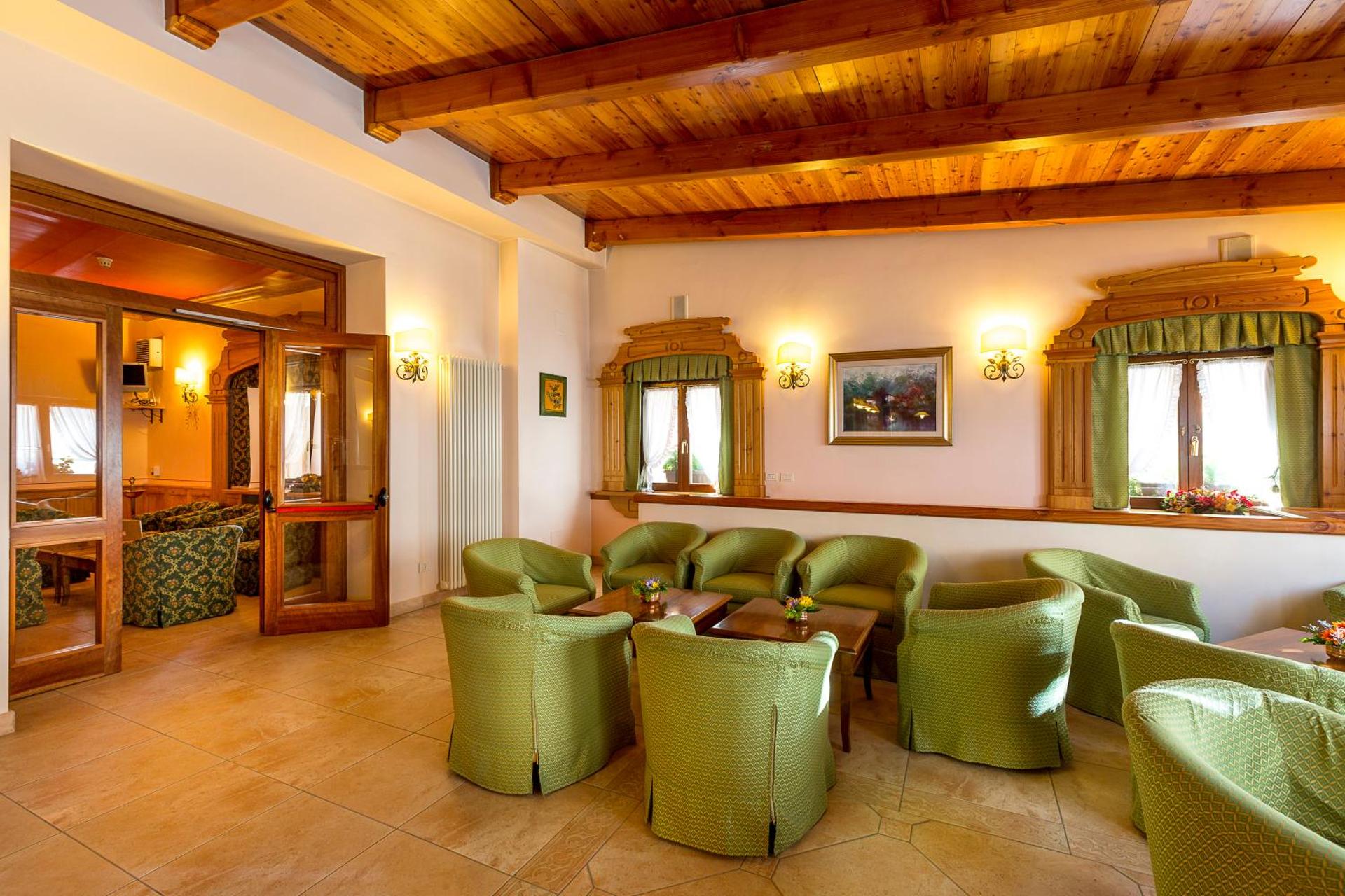 Communal lounge/ TV room