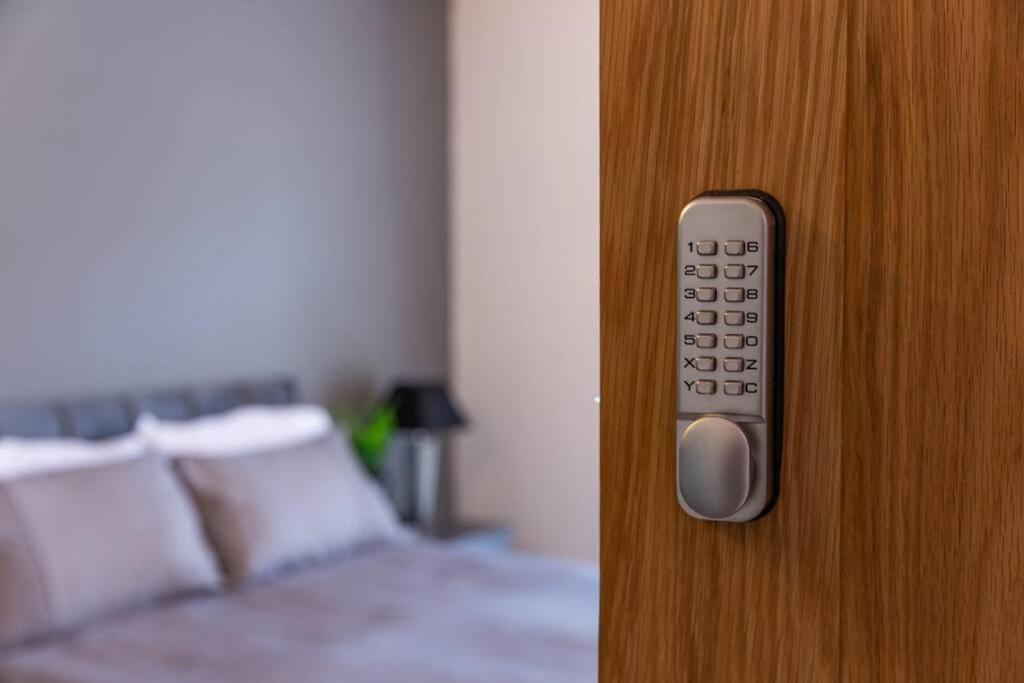 Modern Fully Renovated 4 Bedroom