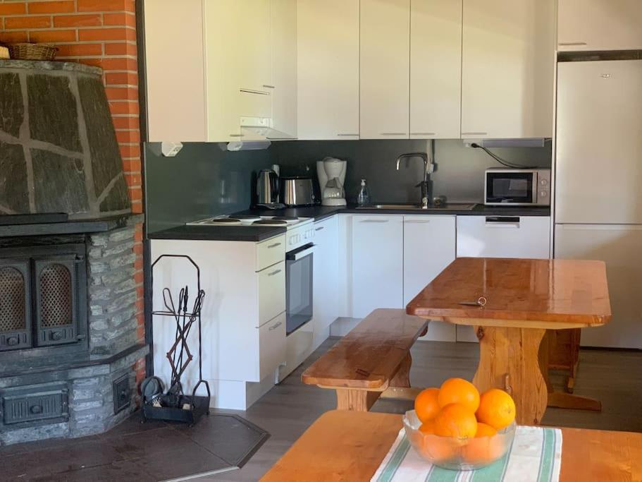 Tahkon Riihiranta - 4 bedroom villa by the lake - Tasokas tilava rantamökki