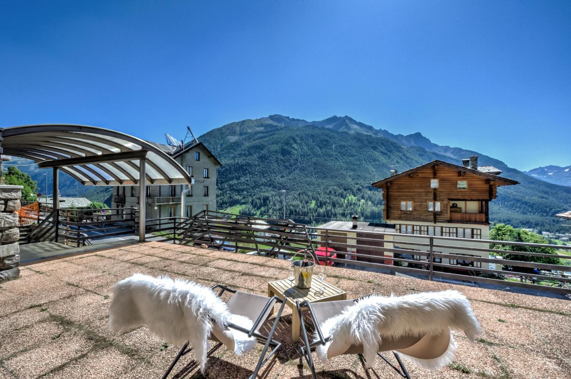 Snowflakes Retreat - Roomy Apartment with a view & Relax Solarium CIR 0133