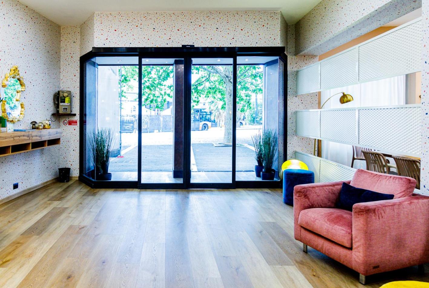 Communal lounge/ TV room