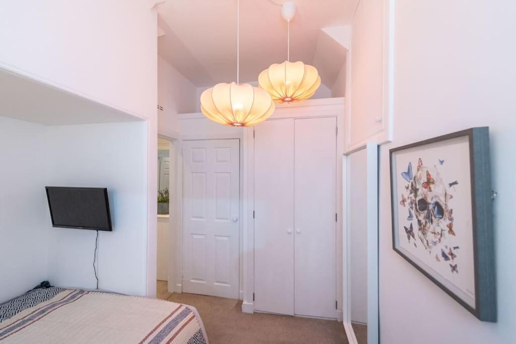 Lovely main door 1 bedroom holiday flat with patio