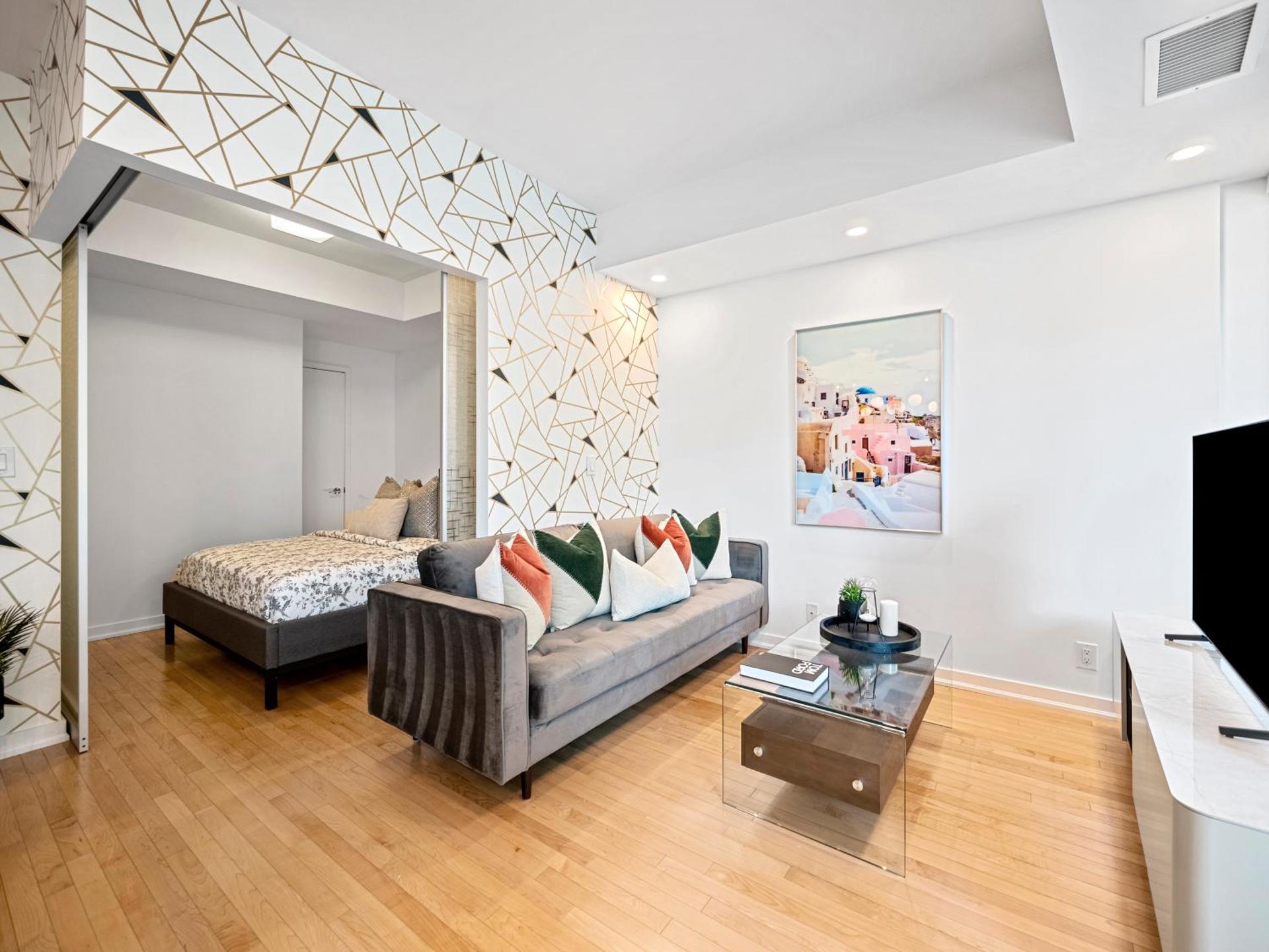 Delta Suites - In Downtown Toronto, Opposite Scotiabank Arena, CN Tower, Rogers Centre & MTCC