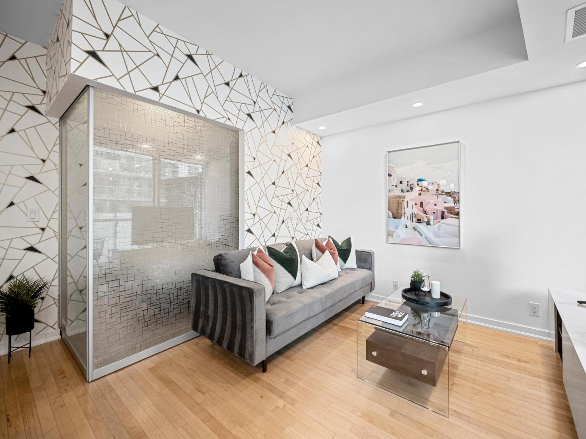 Delta Suites - In Downtown Toronto, Opposite Scotiabank Arena, CN Tower, Rogers Centre & MTCC