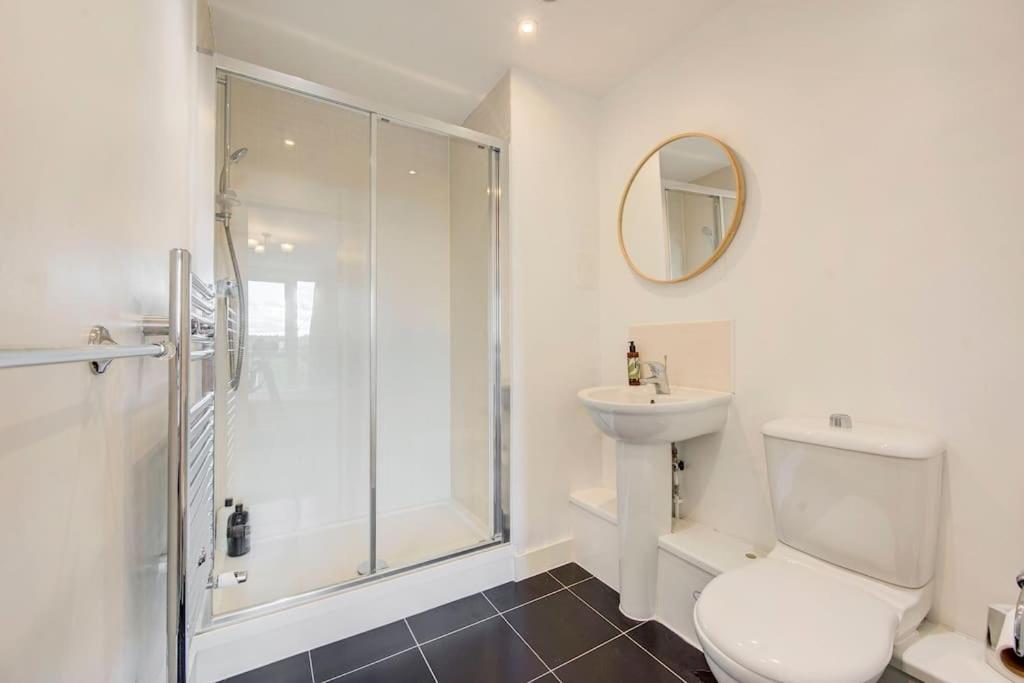 Beautiful 2 bedroom 2 bathroom apartment in Colindale