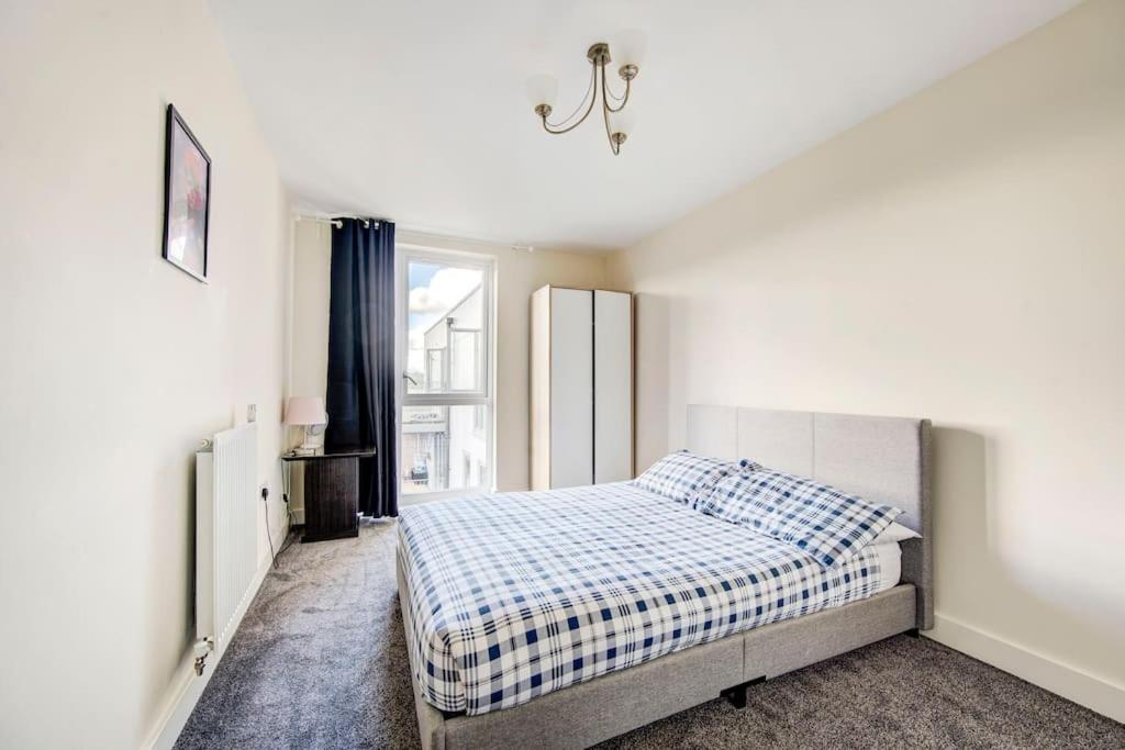Beautiful 2 bedroom 2 bathroom apartment in Colindale