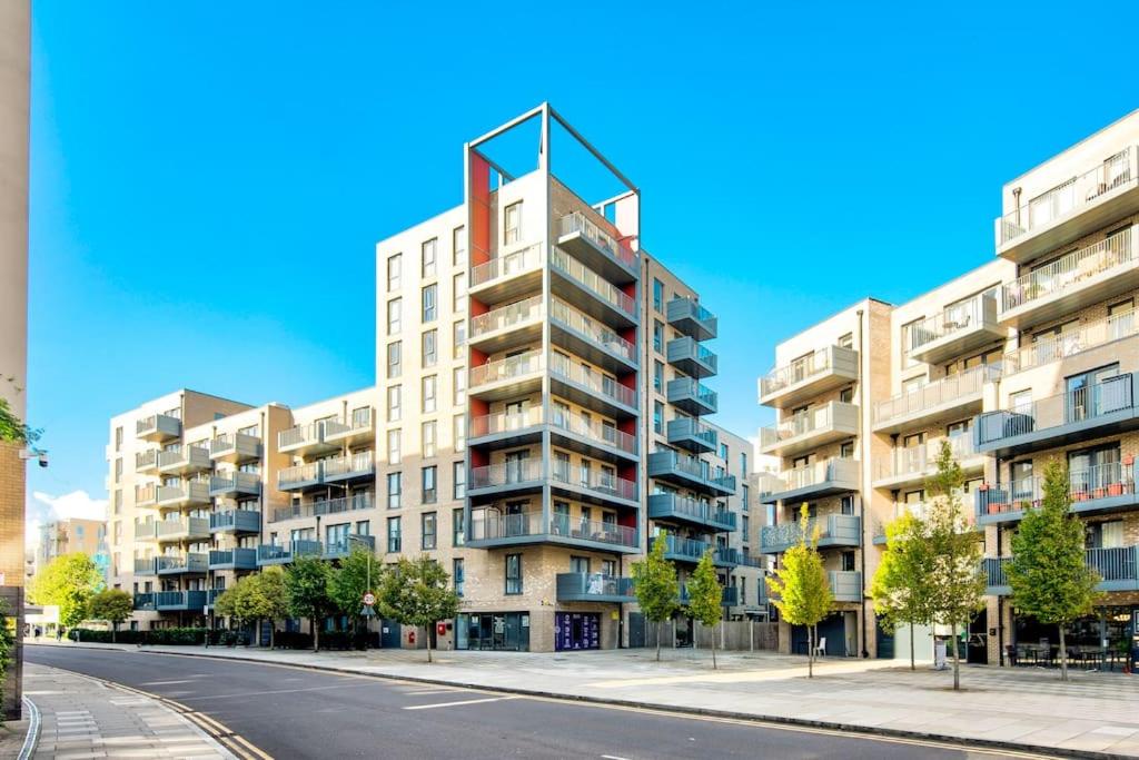 Beautiful 2 bedroom 2 bathroom apartment in Colindale