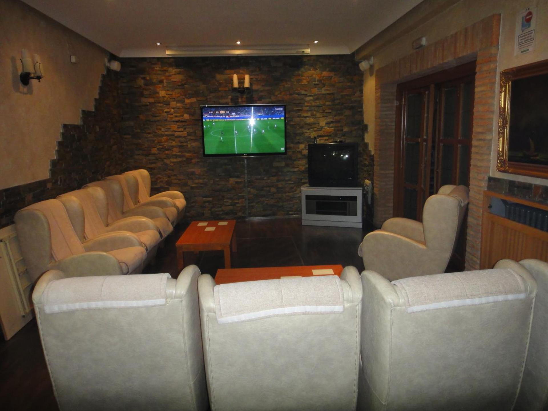 Communal lounge/ TV room