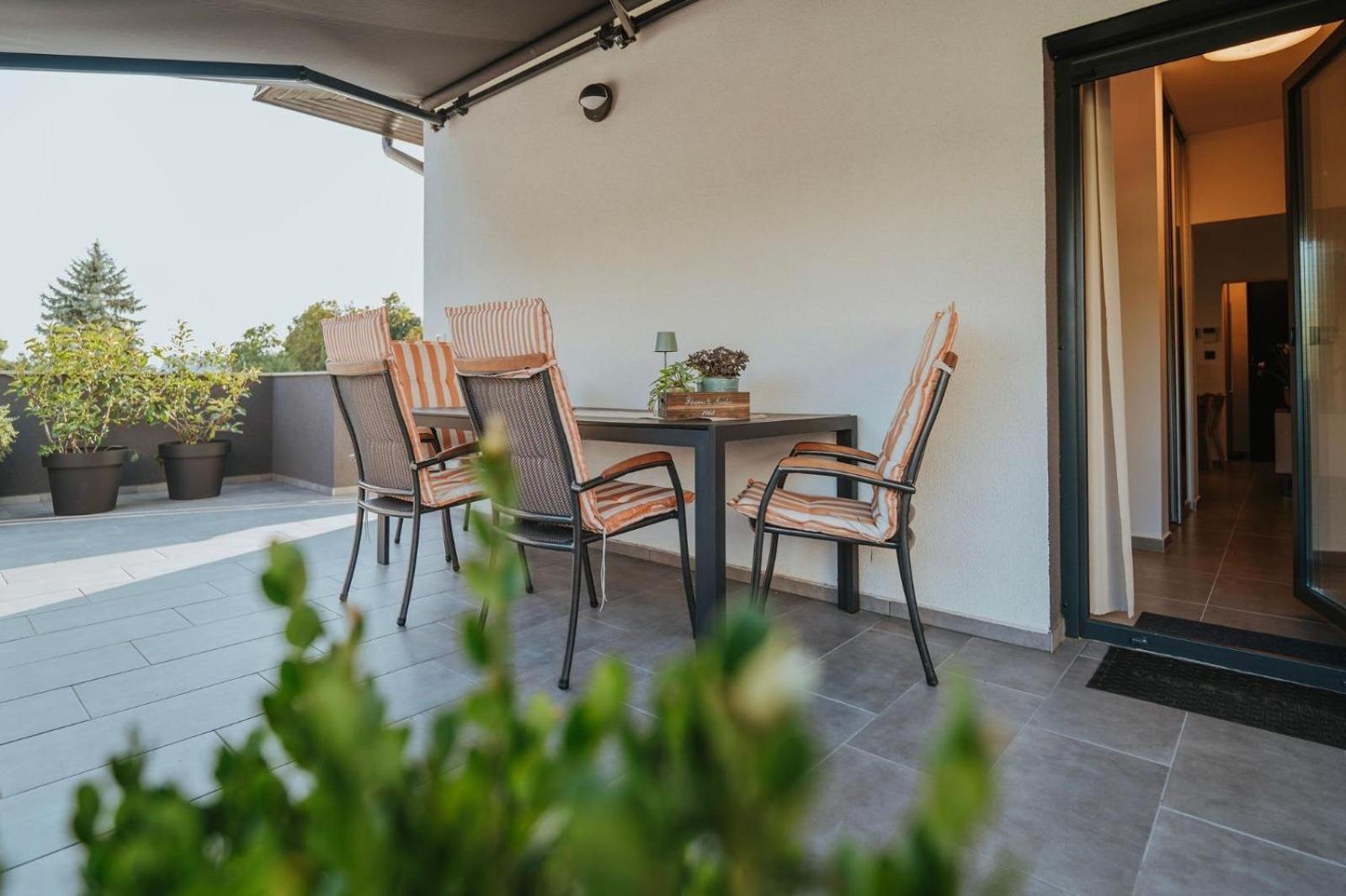 Apartman IV u centru Kutine.