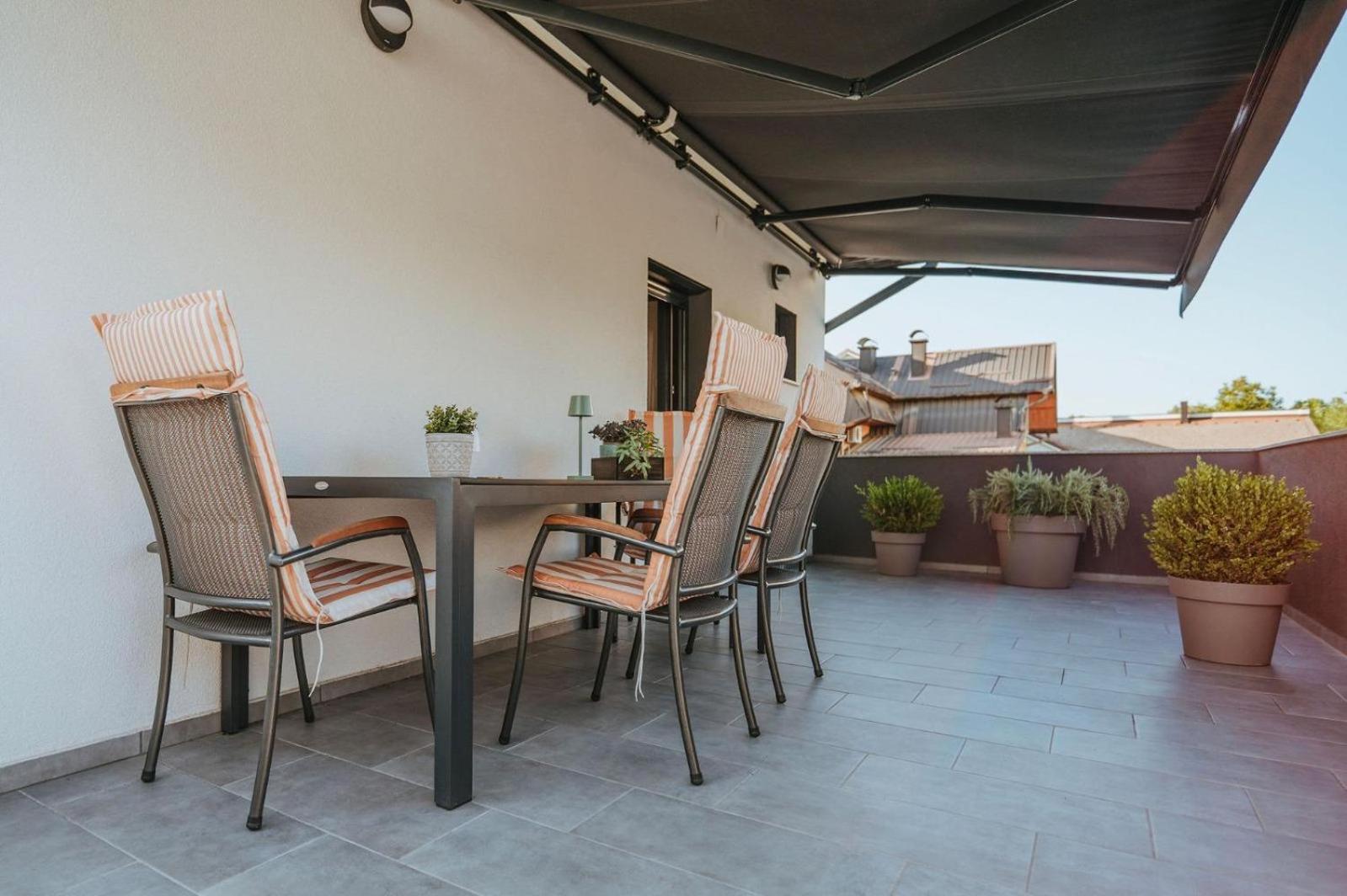 Apartman IV u centru Kutine.