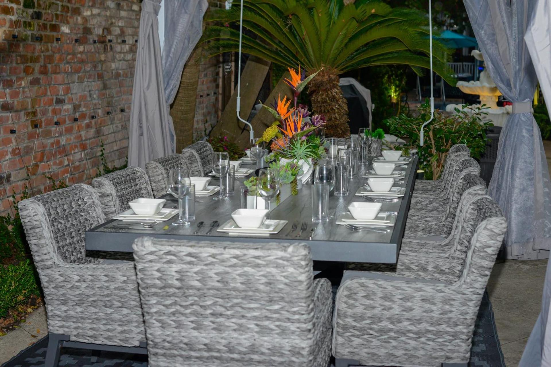 5 BR - Sleeps 8! Steps from Bourbon Street!