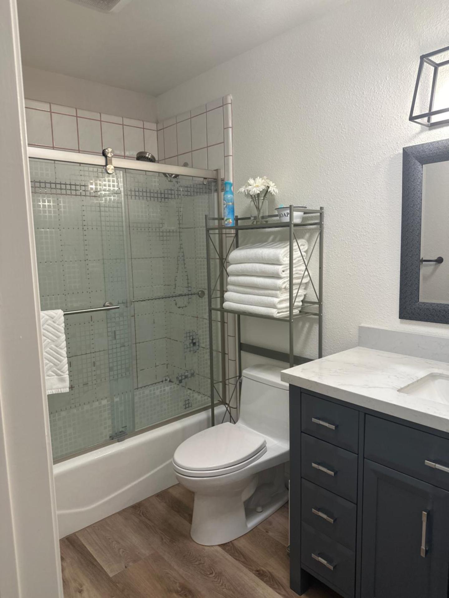 YoBee! Park Reservation Included! Heart of Yosemite - Homey Studios and Breakfast