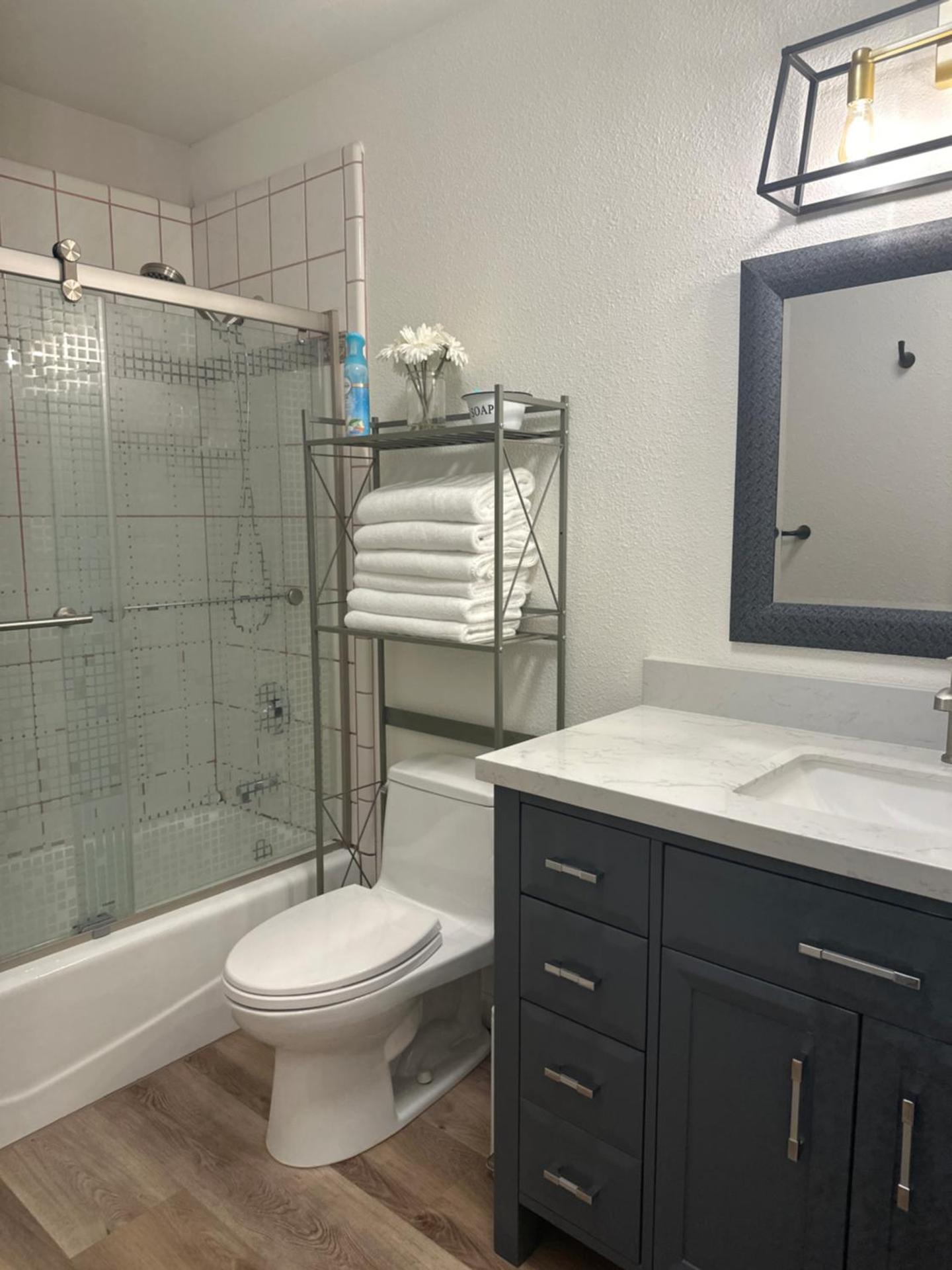 YoBee! Park Reservation Included! Heart of Yosemite - Homey Studios and Breakfast