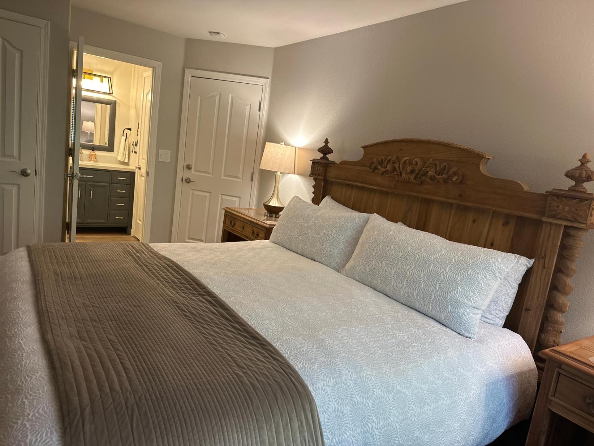 YoBee! Park Reservation Included! Heart of Yosemite - Homey Studios and Breakfast