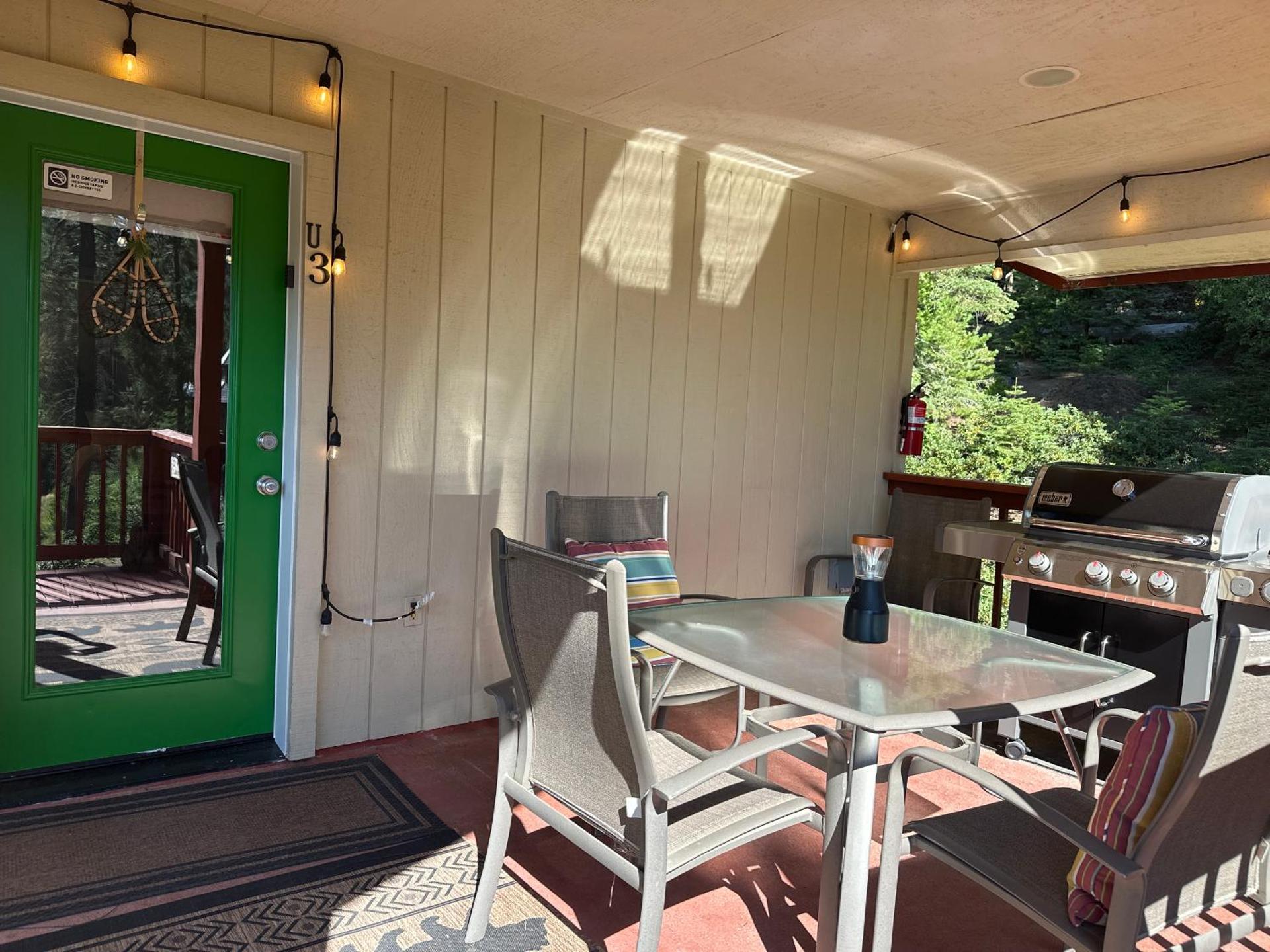 YoBee! Park Reservation Included! Heart of Yosemite - Homey Studios and Breakfast