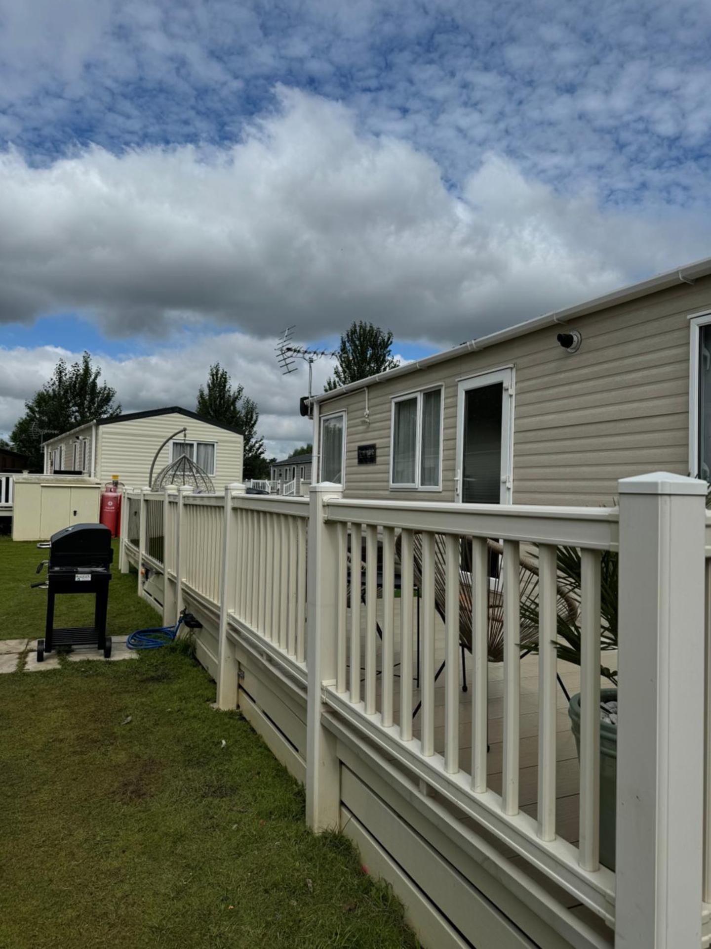 Hot tub retreat at Tattershall Lakes