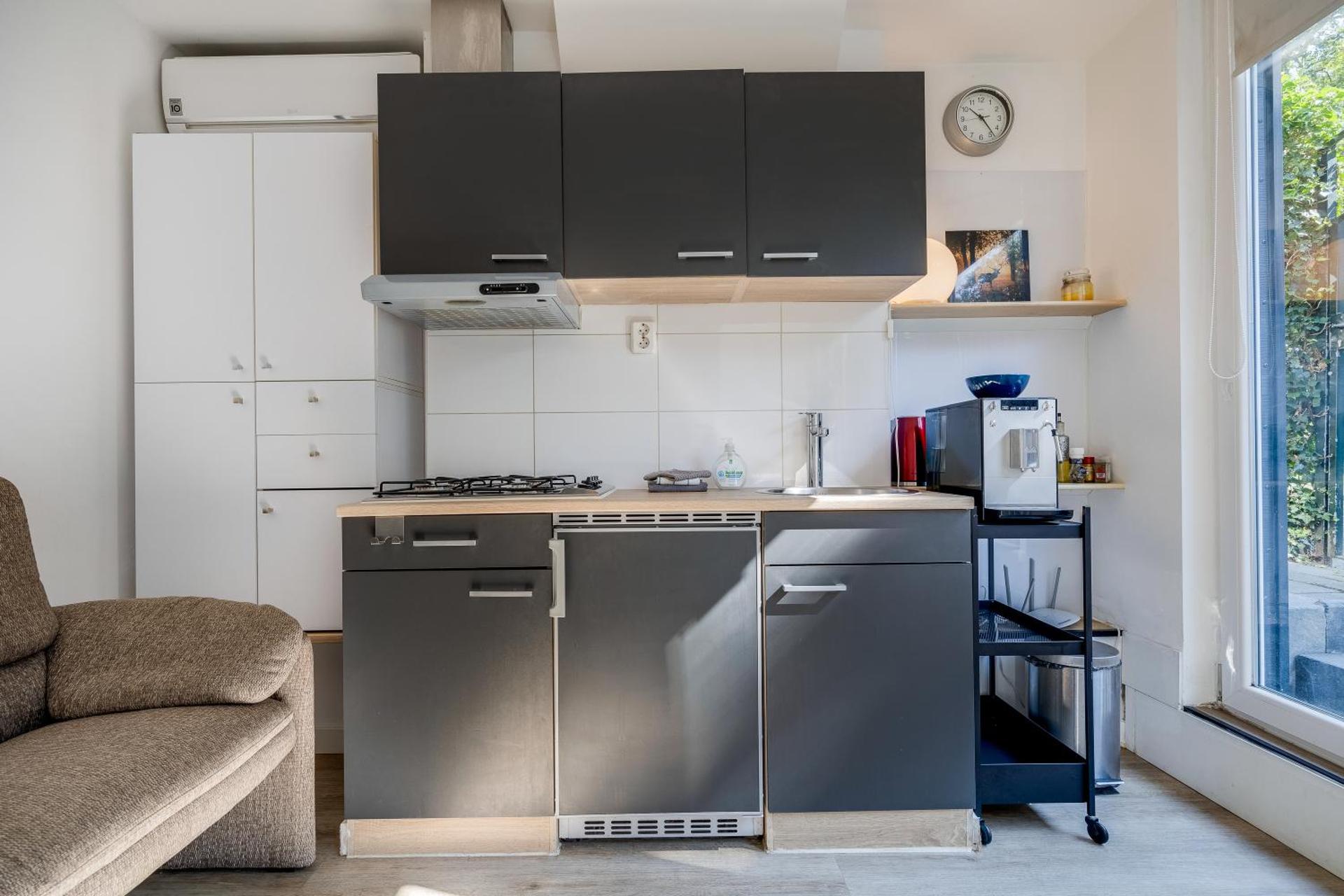 Luxe WELLNESS apartment Apeldoorn with JACUZZI and SAUNA