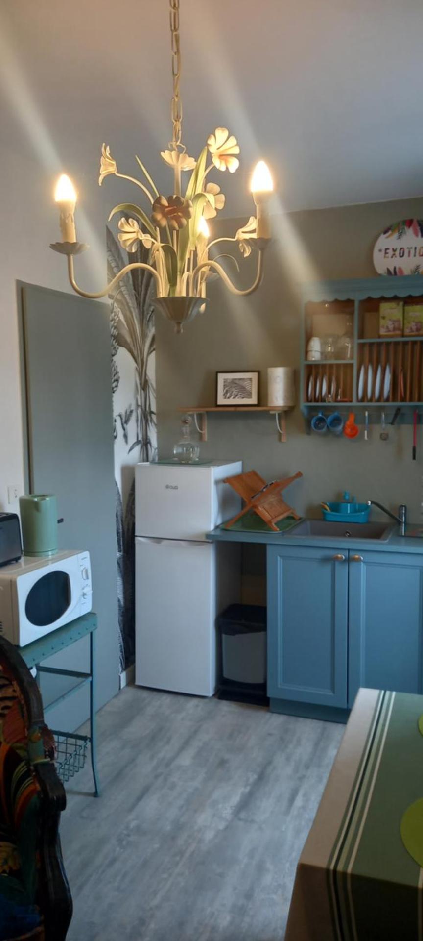 Kitchen or kitchenette