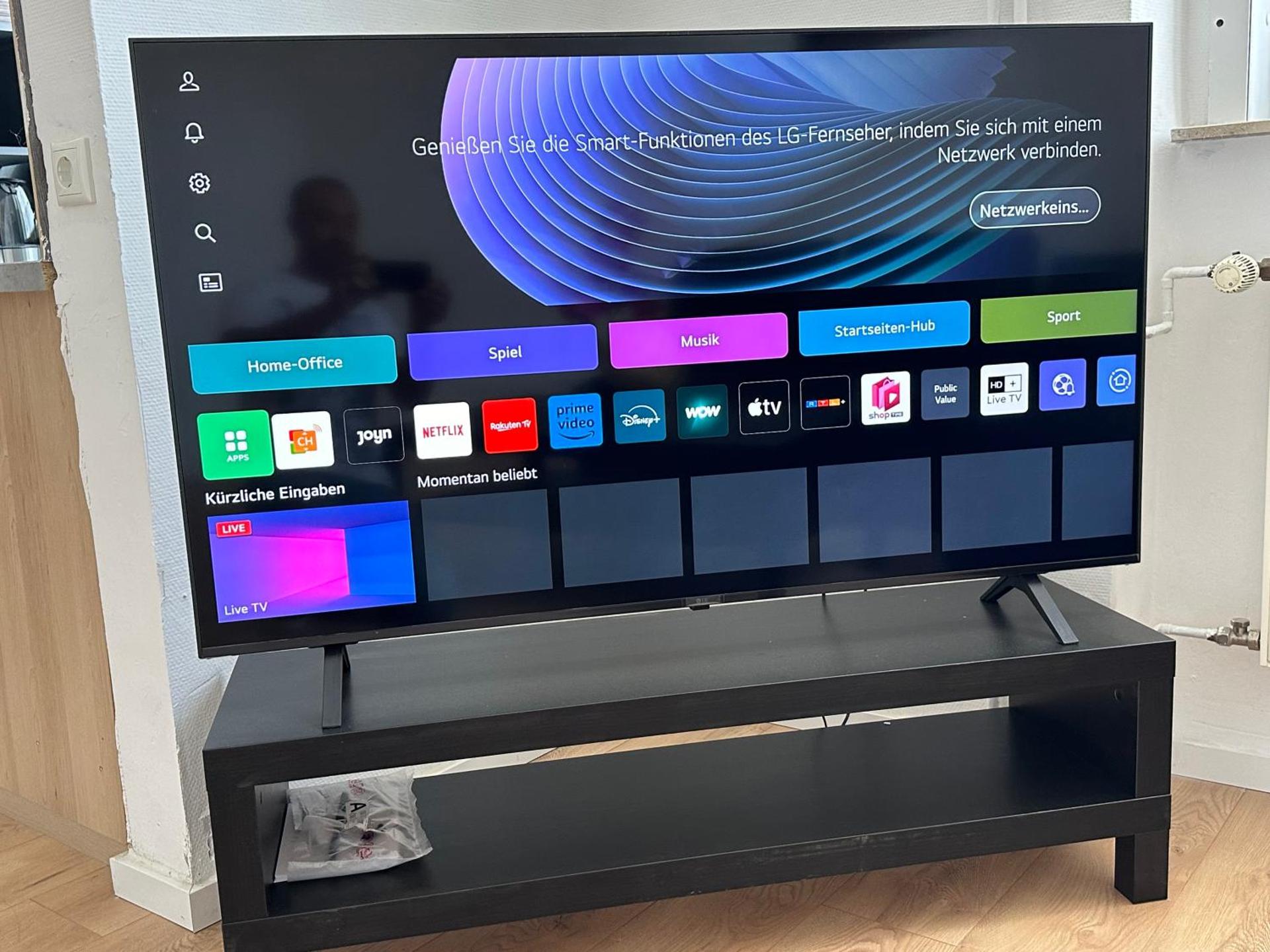 Communal lounge/ TV room