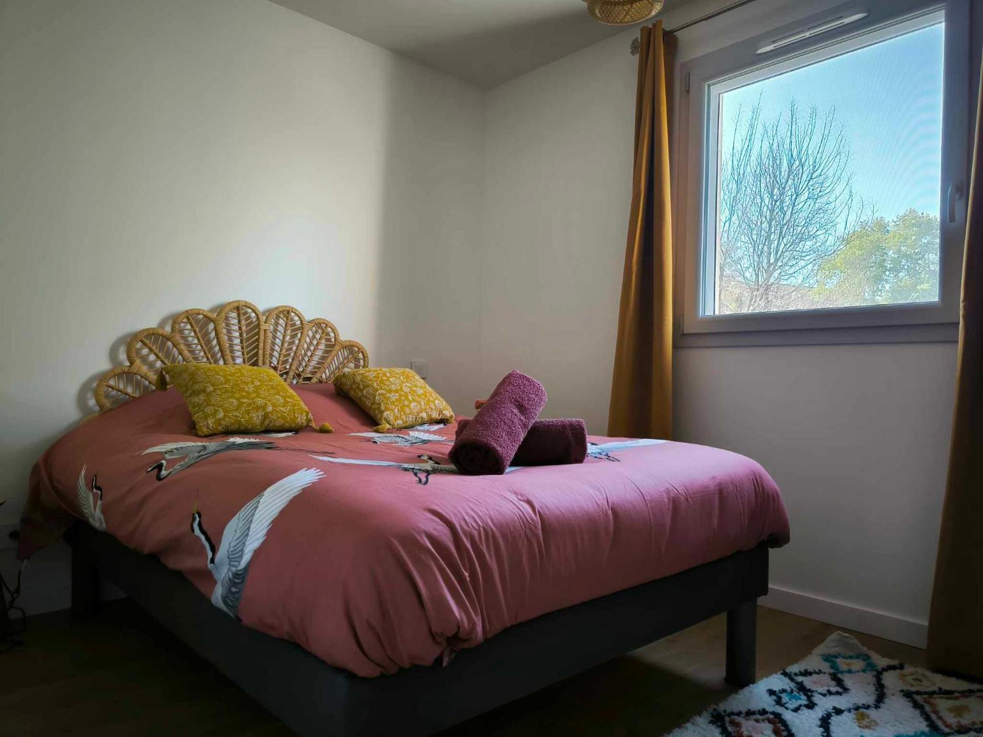 Maison, piscine, climatisation parking, 10min à pied du centre