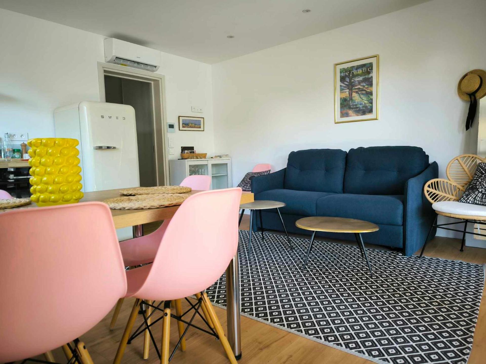 Maison, piscine, climatisation parking, 10min à pied du centre