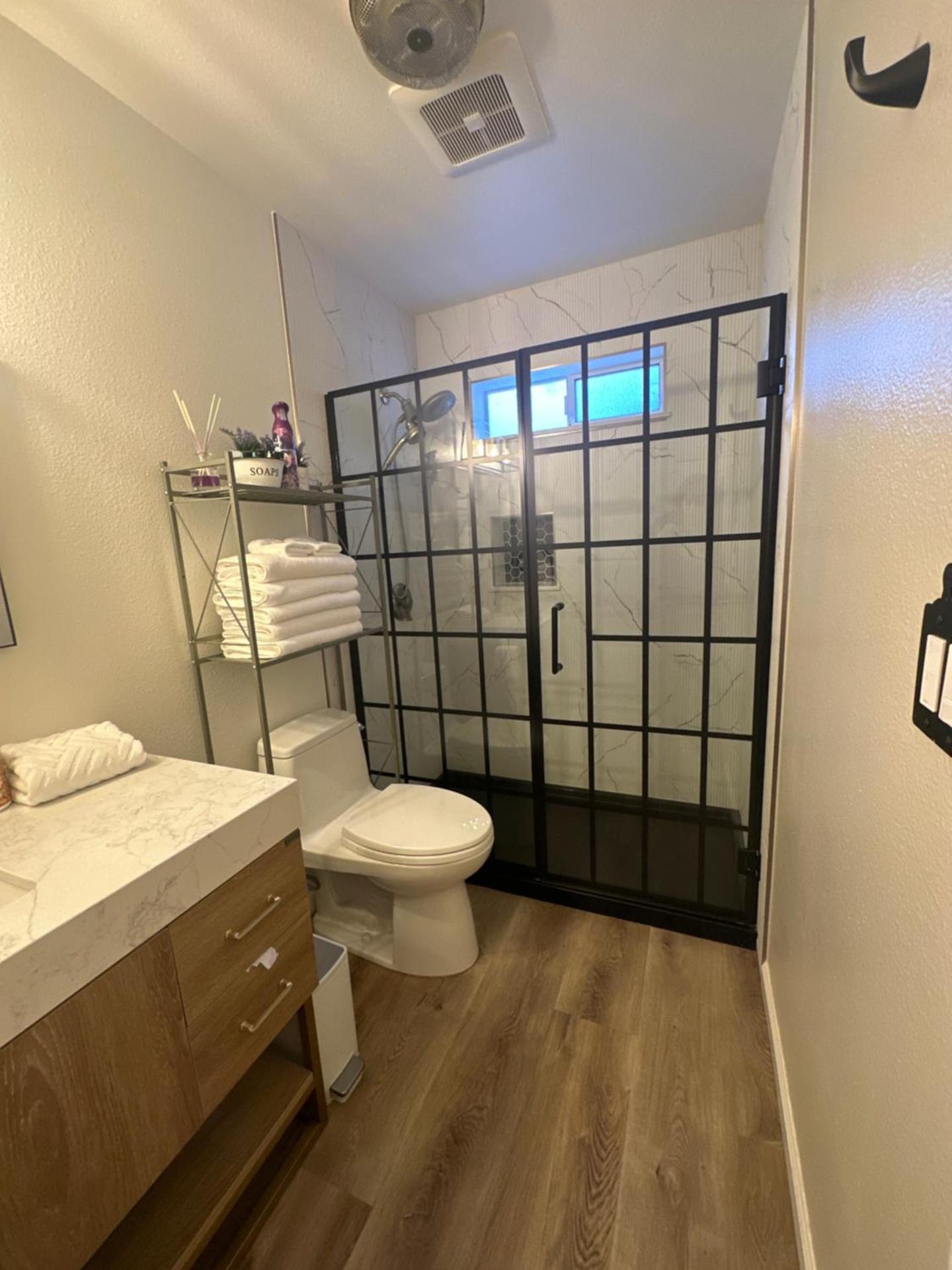 YoBee! Park Reservation Included! Heart of Yosemite - Homey Studios and Breakfast