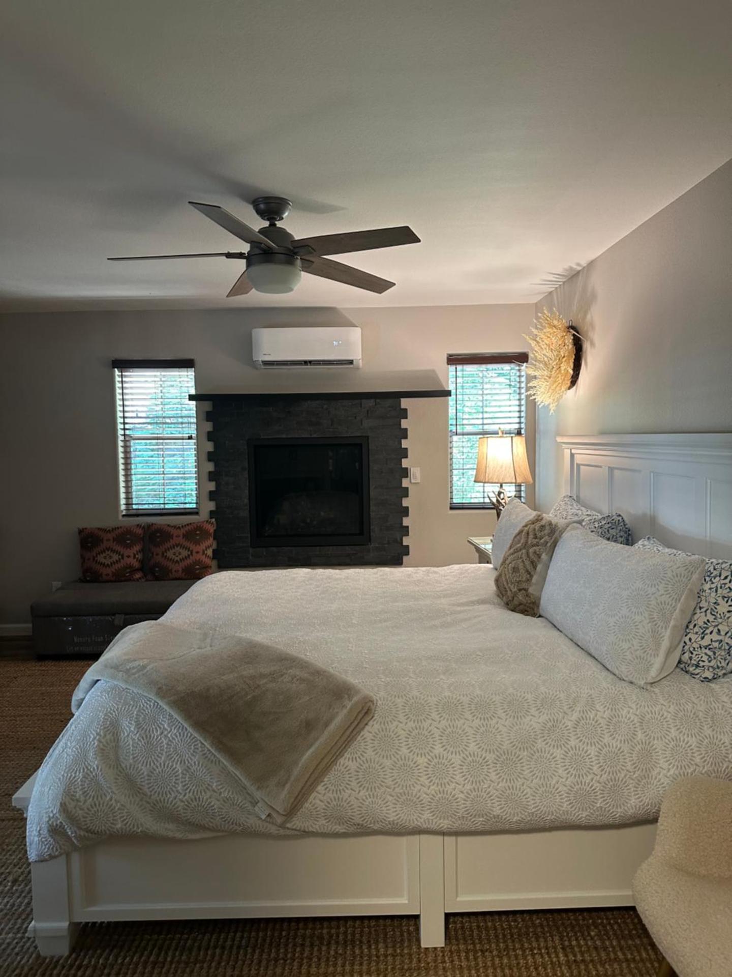 YoBee! Park Reservation Included! Heart of Yosemite - Homey Studios and Breakfast