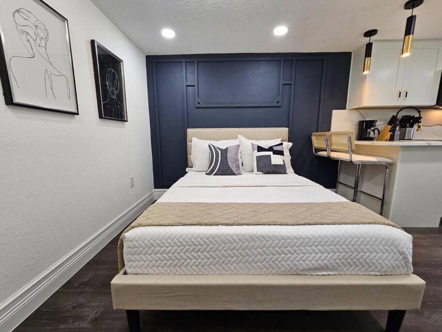 The Hideaway DT Orlando Tiny Home w Free Parking