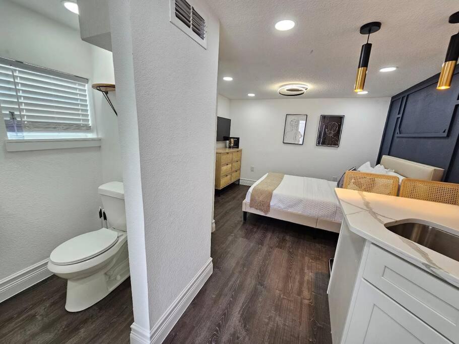 The Hideaway DT Orlando Tiny Home w Free Parking