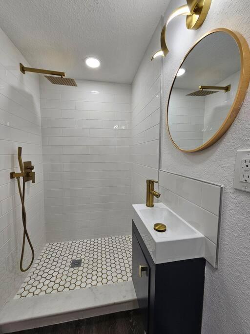 The Hideaway DT Orlando Tiny Home w Free Parking