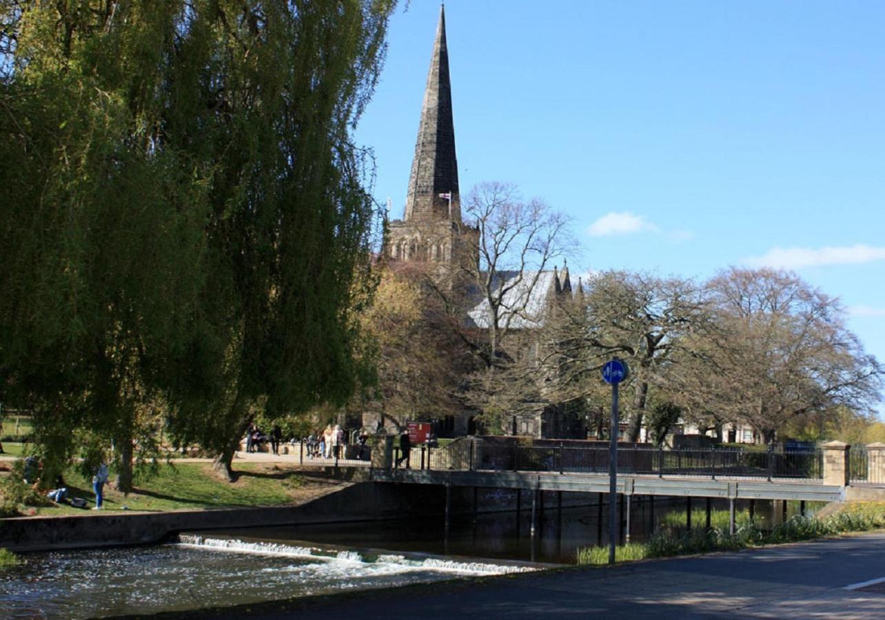 Apartment 4 - striking, 2 bedroom luxury apartment - close to town, mainline rail & theatre