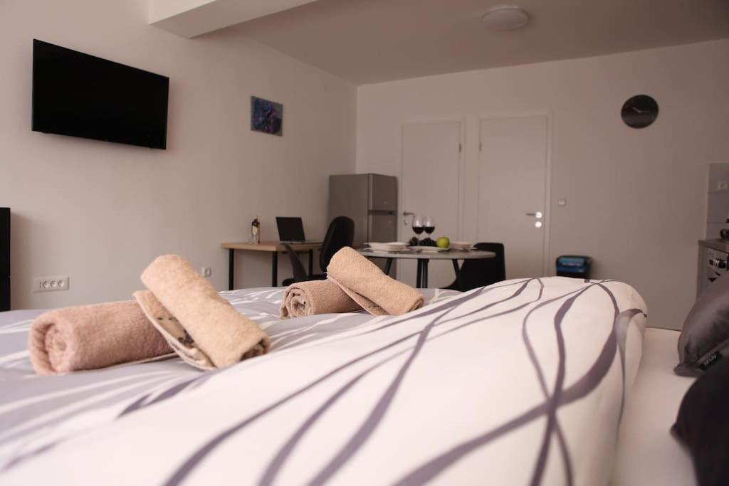 Modern apt in Dubec, ideal for couple