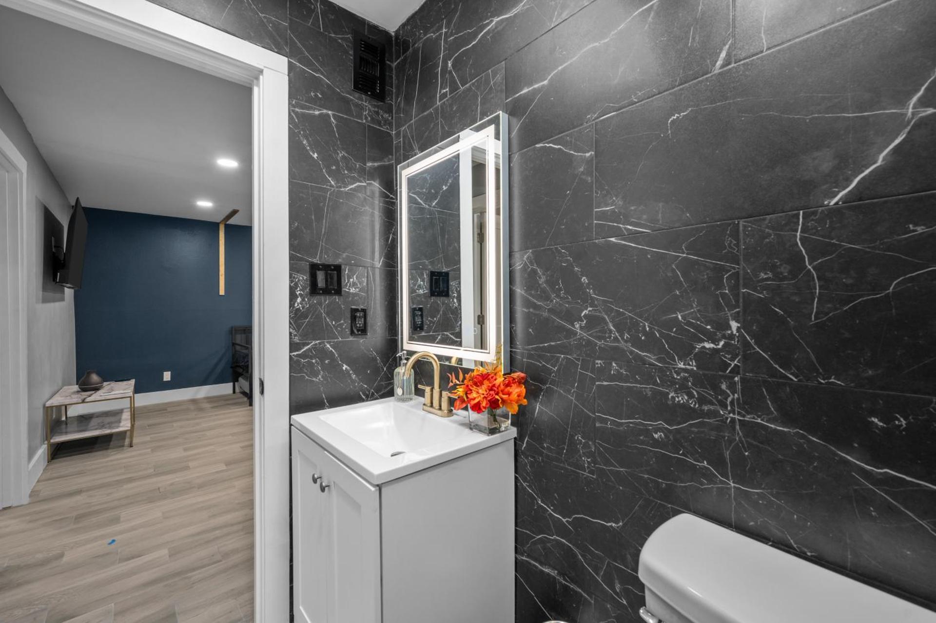 Cozy Galleria Apt near Uptown with Free Park