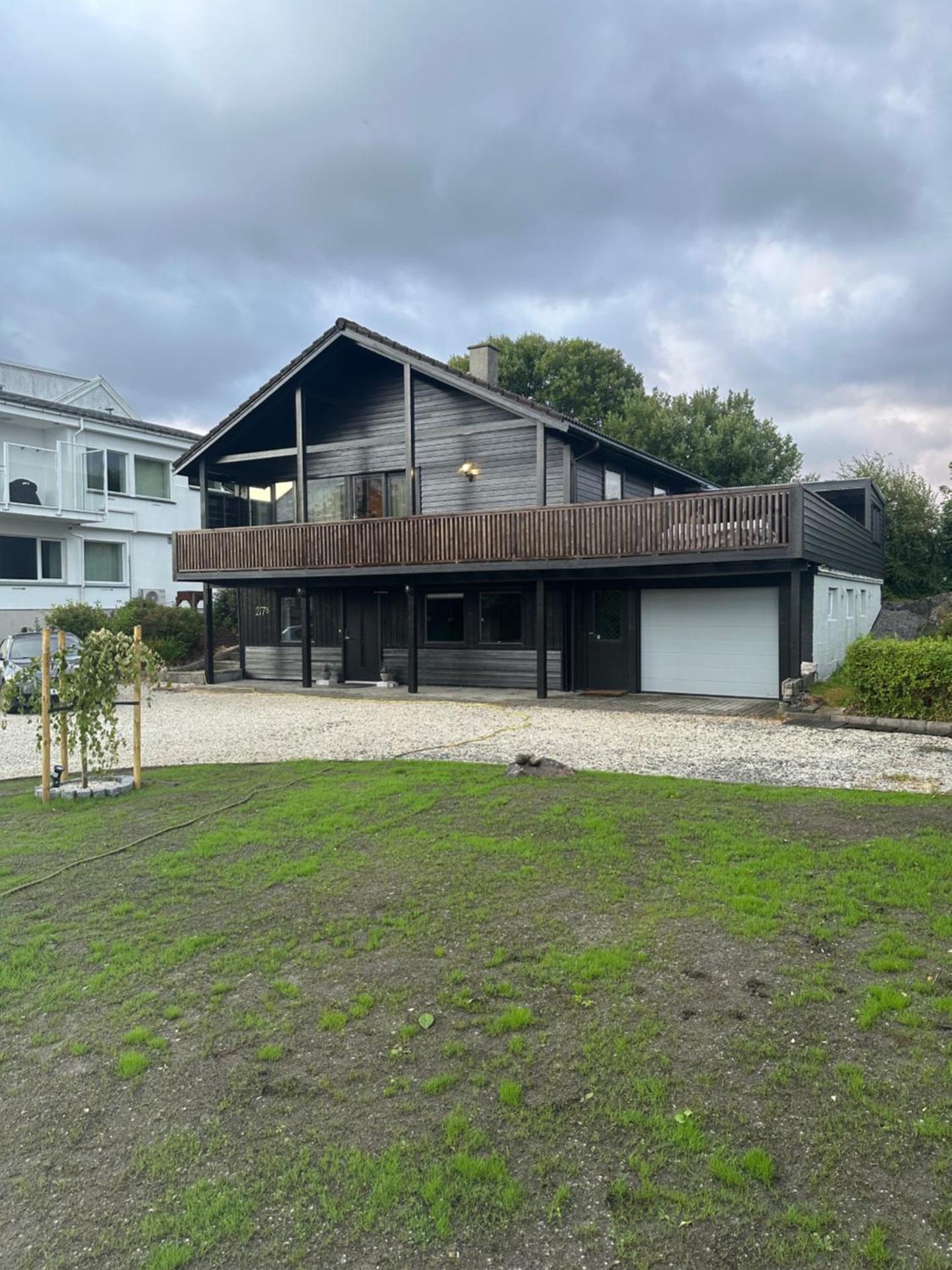 Newly Renovated Centrum House with Large Balcony