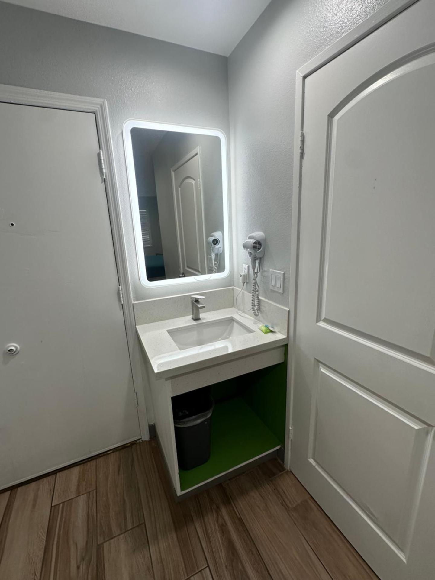 King Room - Non-Smoking