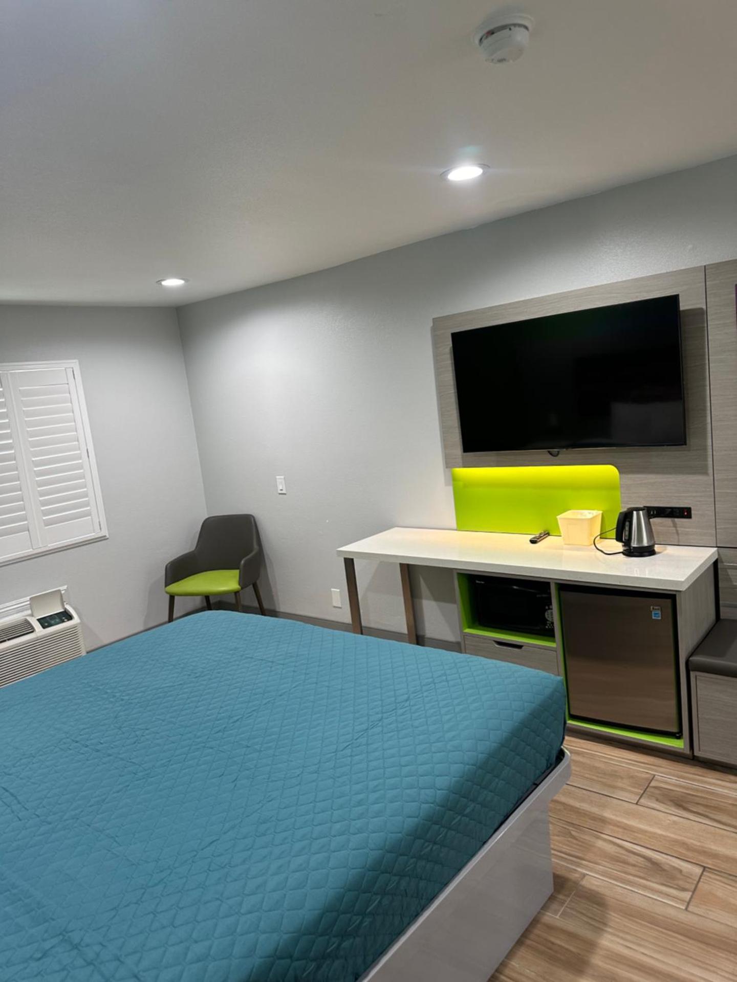 King Room - Non-Smoking