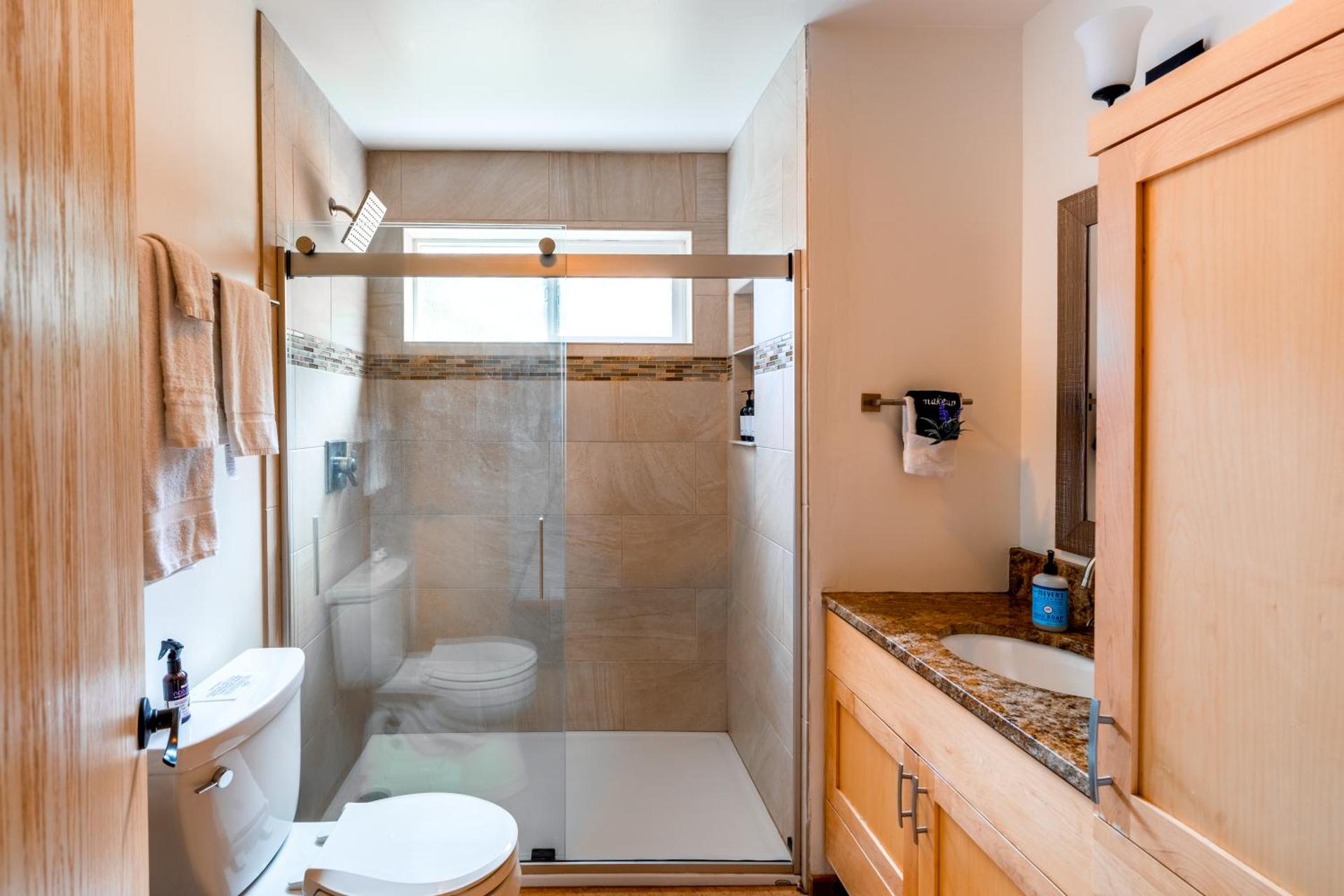 Stylish Deception Pass Retreat with Bay Views