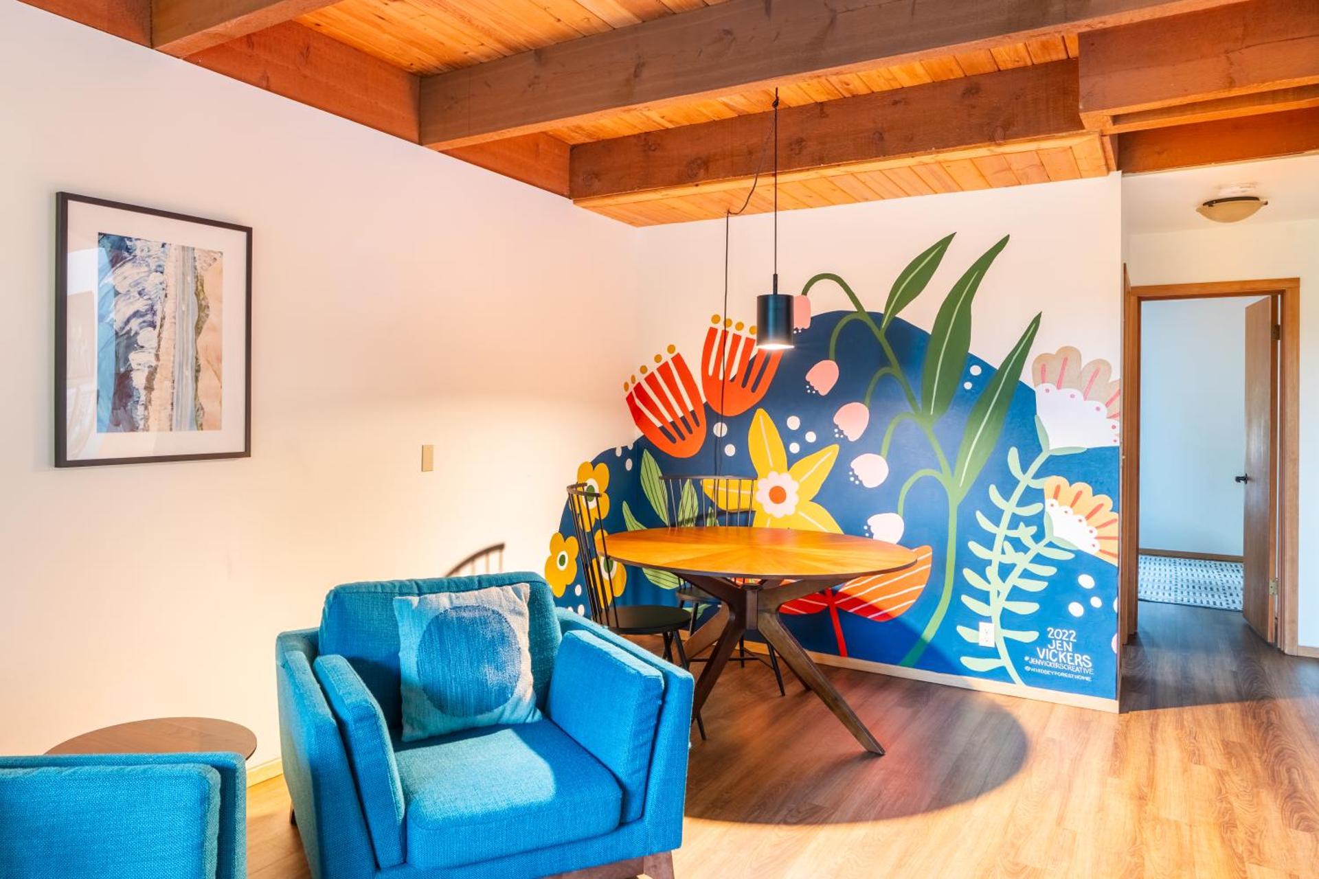 Stylish Deception Pass Retreat with Bay Views