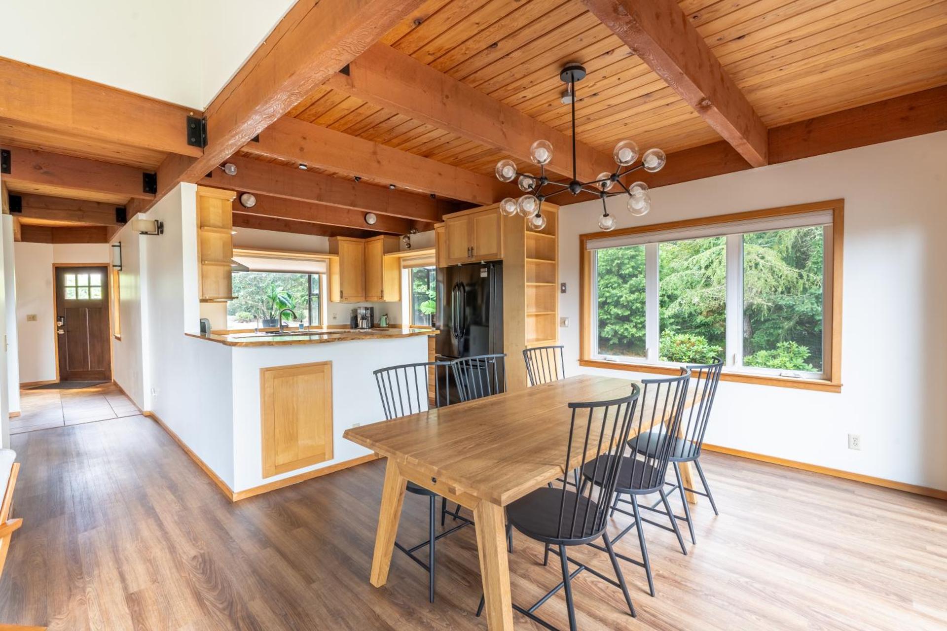 Stylish Deception Pass Retreat with Bay Views