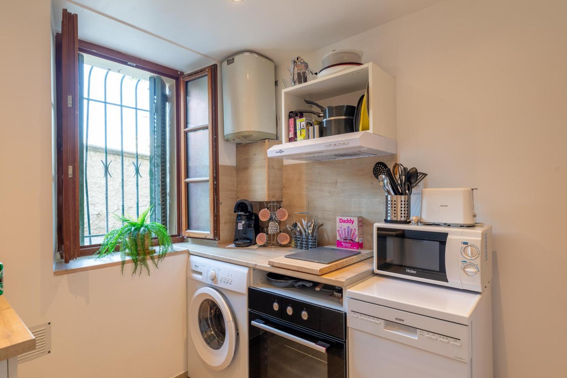 Kitchen or kitchenette