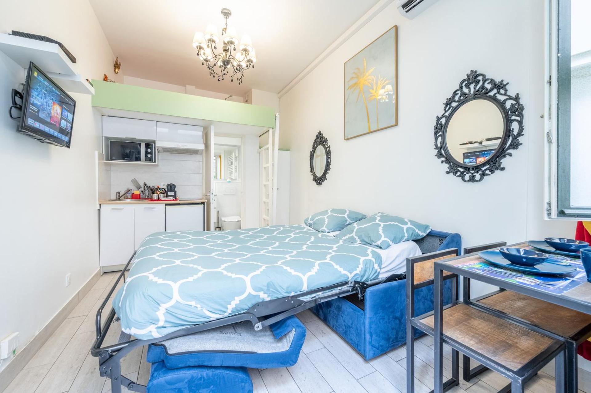 Little boudoir of Paris Champs-Elysées