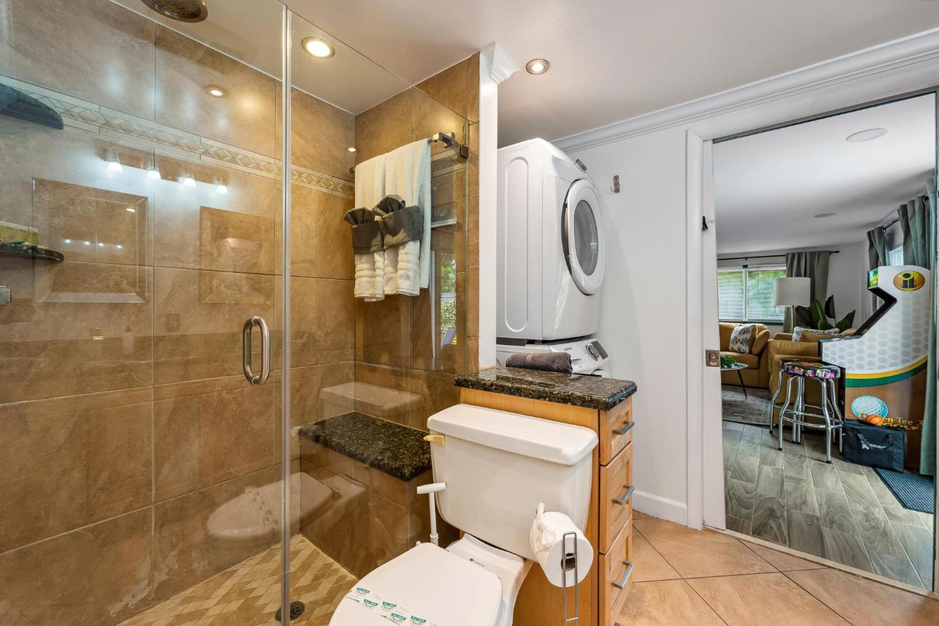 Surfari Pompano! Heated Pool Home 9 mins to Beach