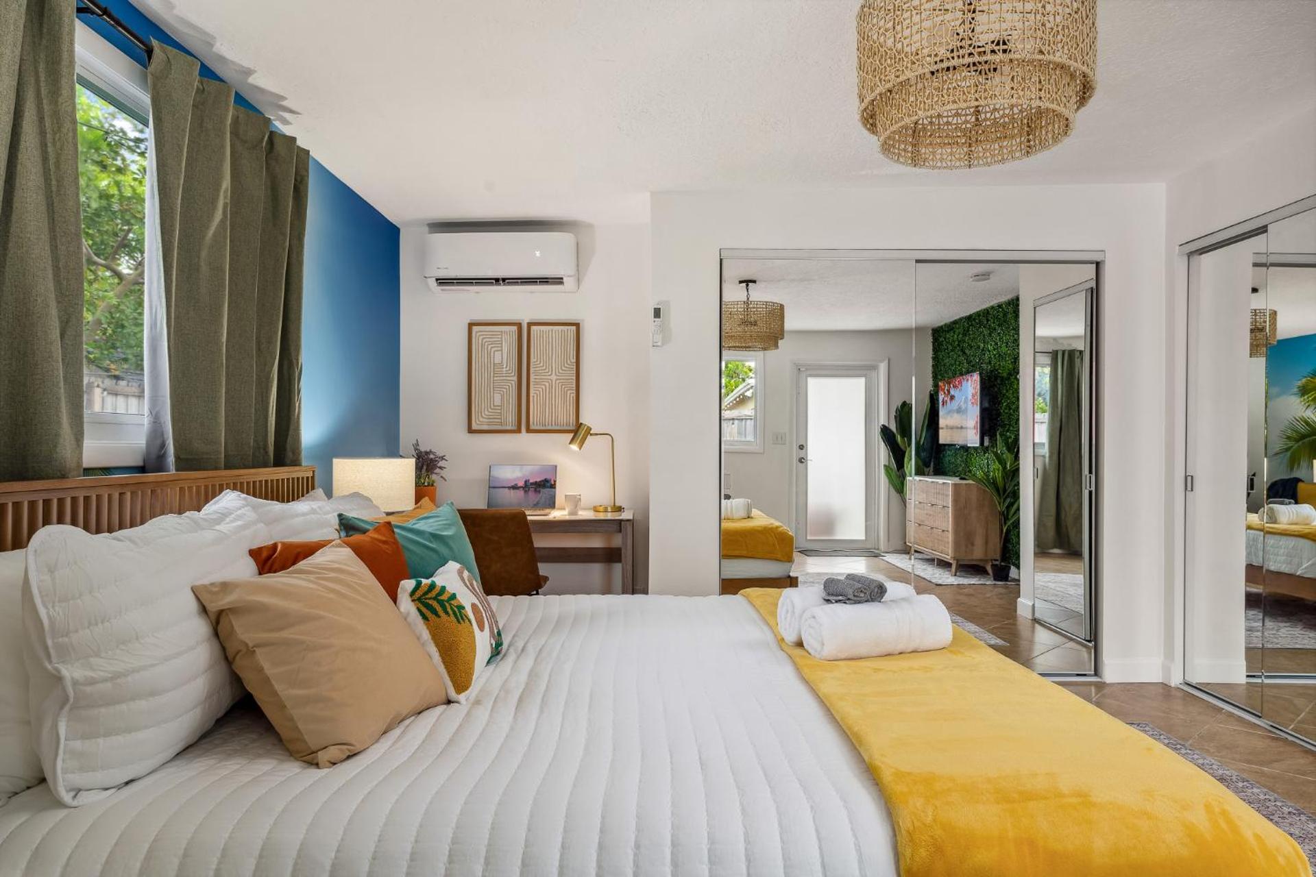 Surfari Pompano! Heated Pool Home 9 mins to Beach